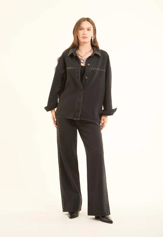 جينز واسع الساق بجوانب مطرزة