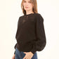 بلوفر أنيق مع لمسة من الكروشية المخرم