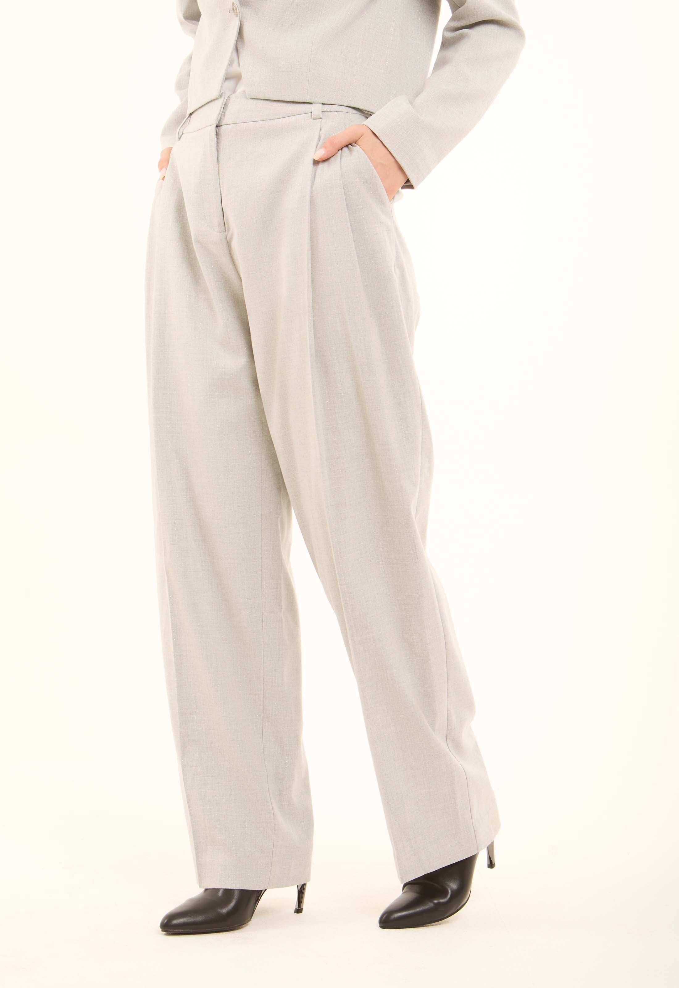 بنطلون بدلة بساق واسعة