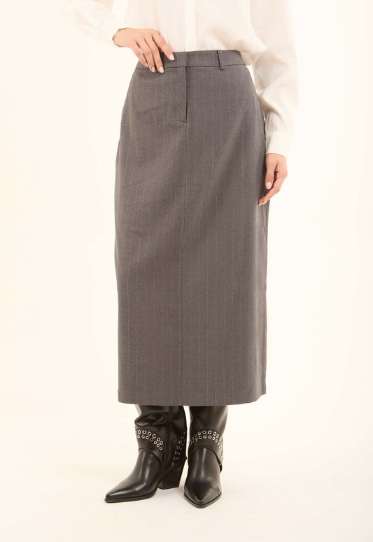 جيبة ميدي رسمية أنيقة بنقشة مخططة