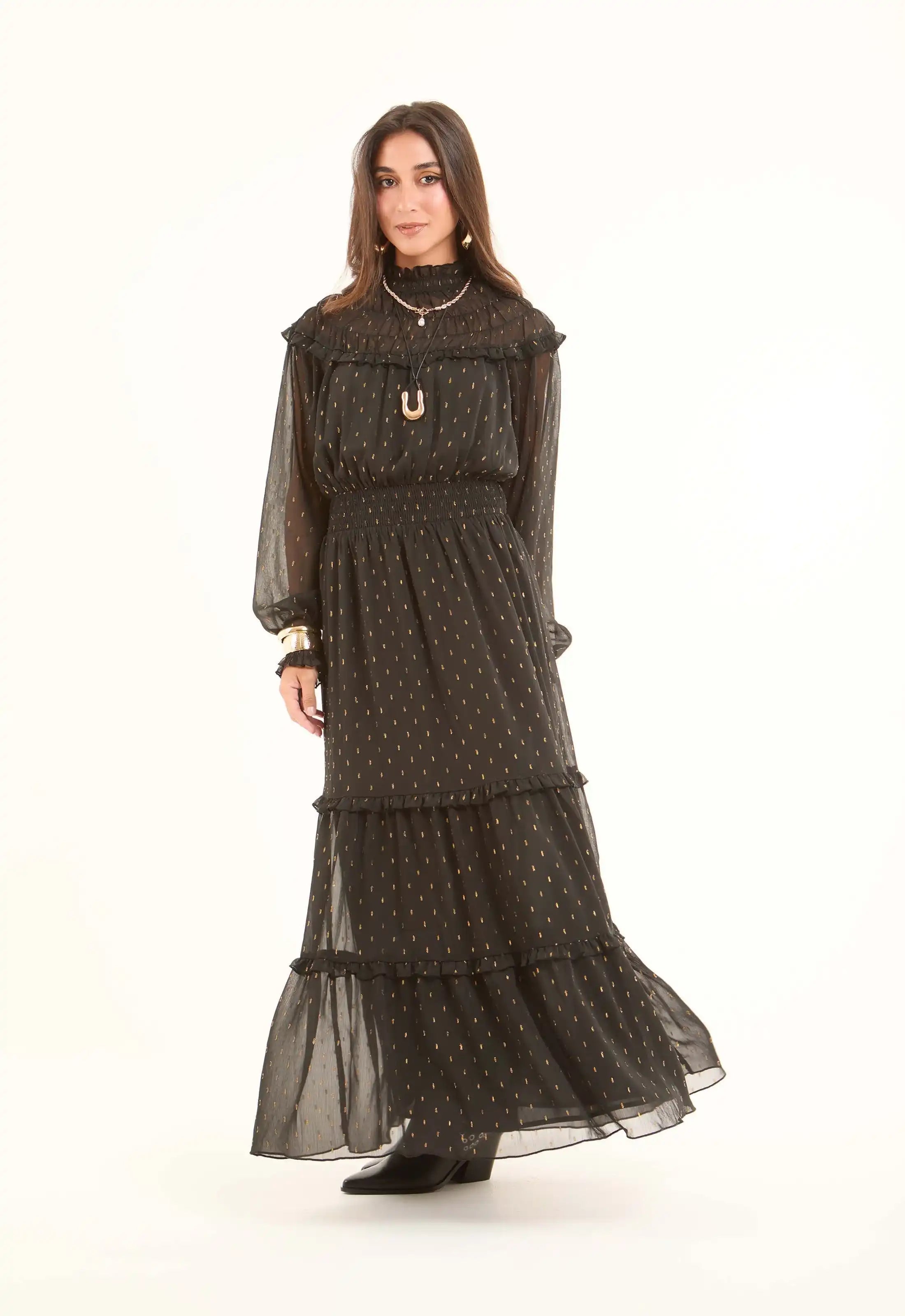 فستان طويل منقوش بأكمام وأكتاف شفافة