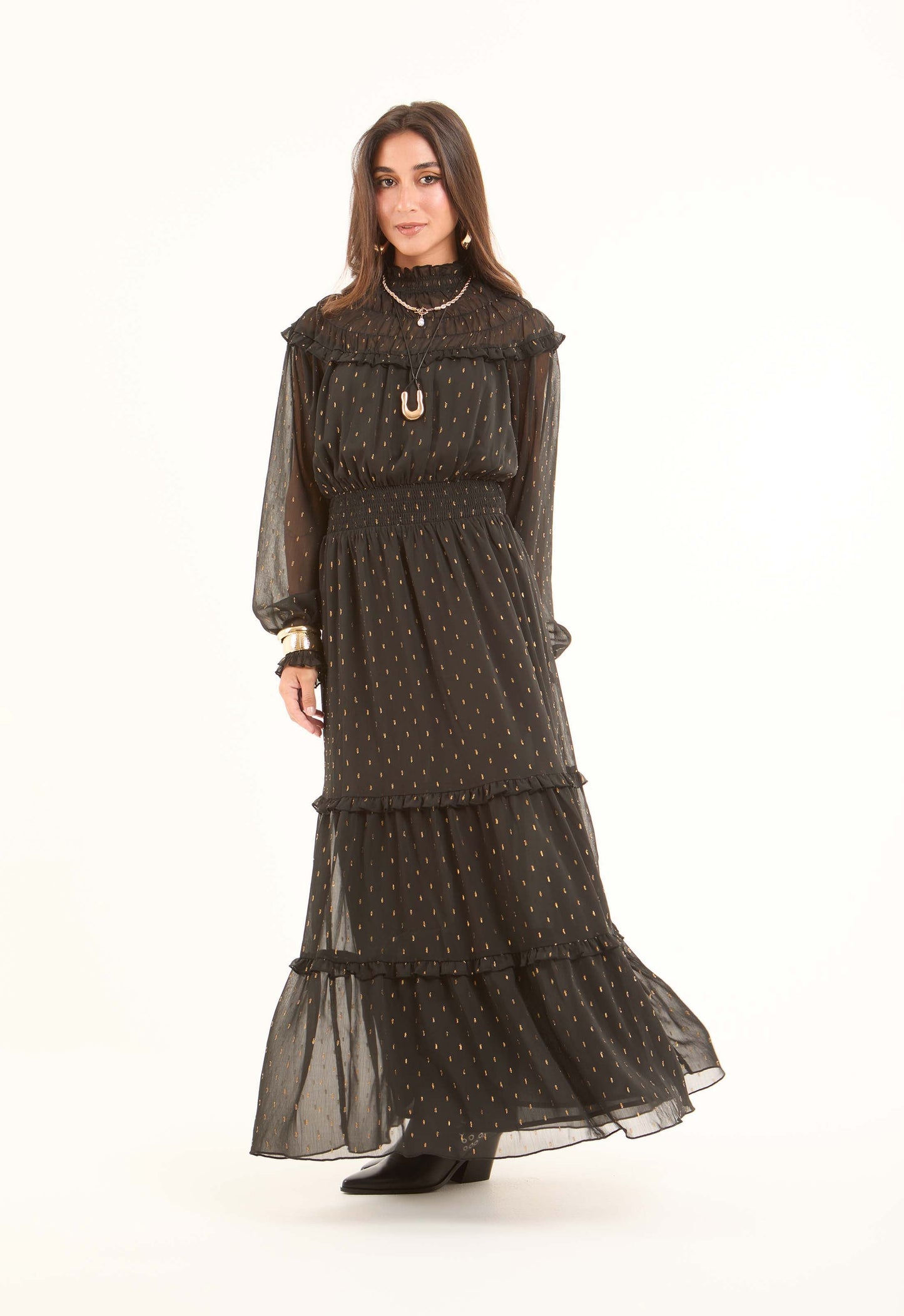 فستان طويل منقوش بأكمام وأكتاف شفافة