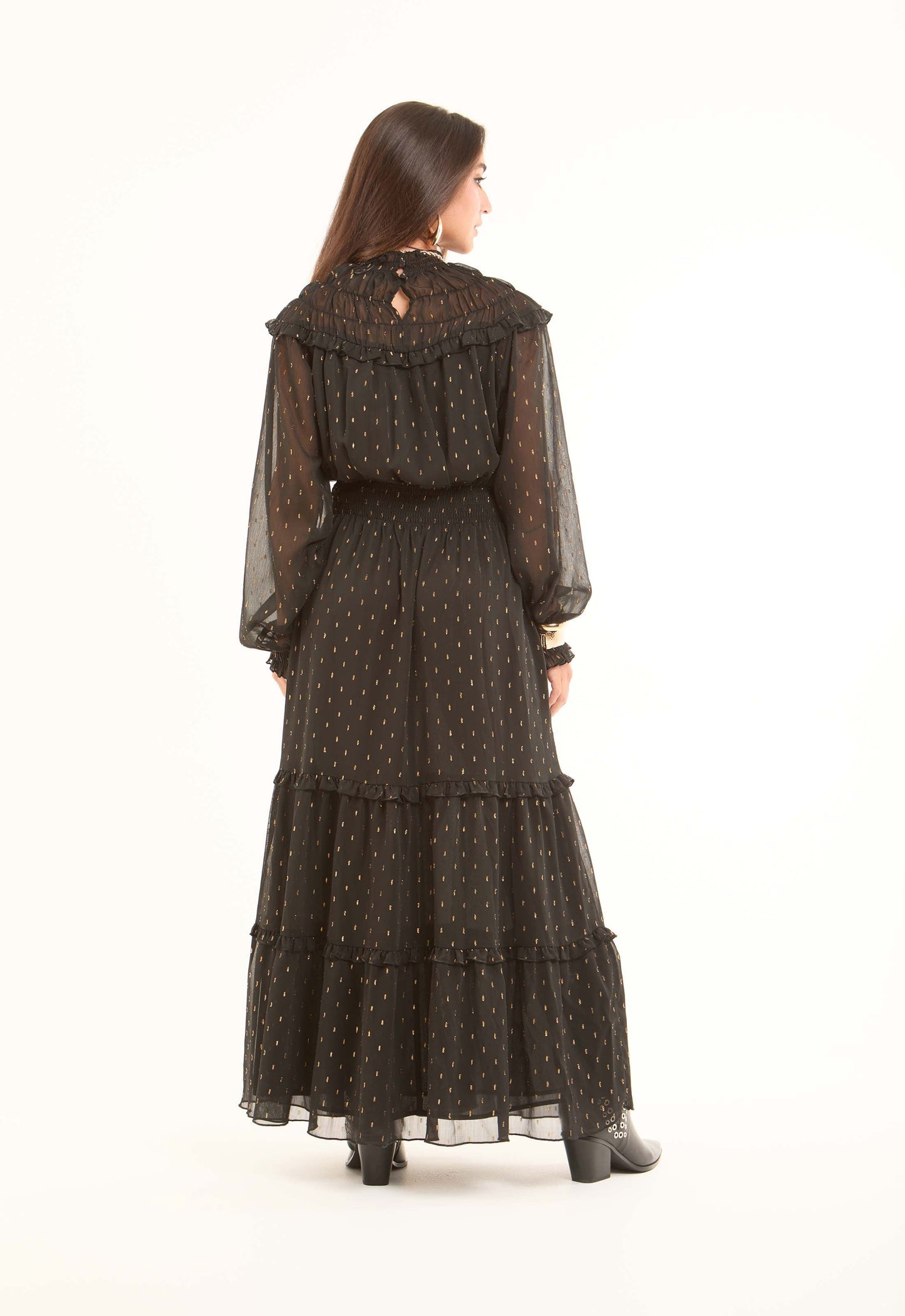 فستان طويل منقوش بأكمام وأكتاف شفافة