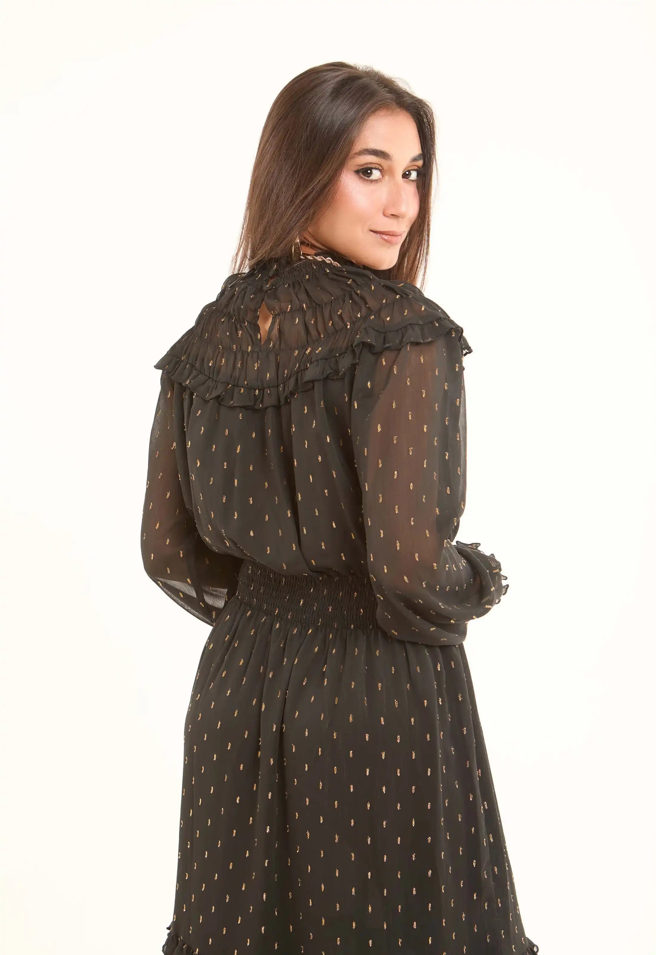 فستان طويل منقوش بأكمام وأكتاف شفافة