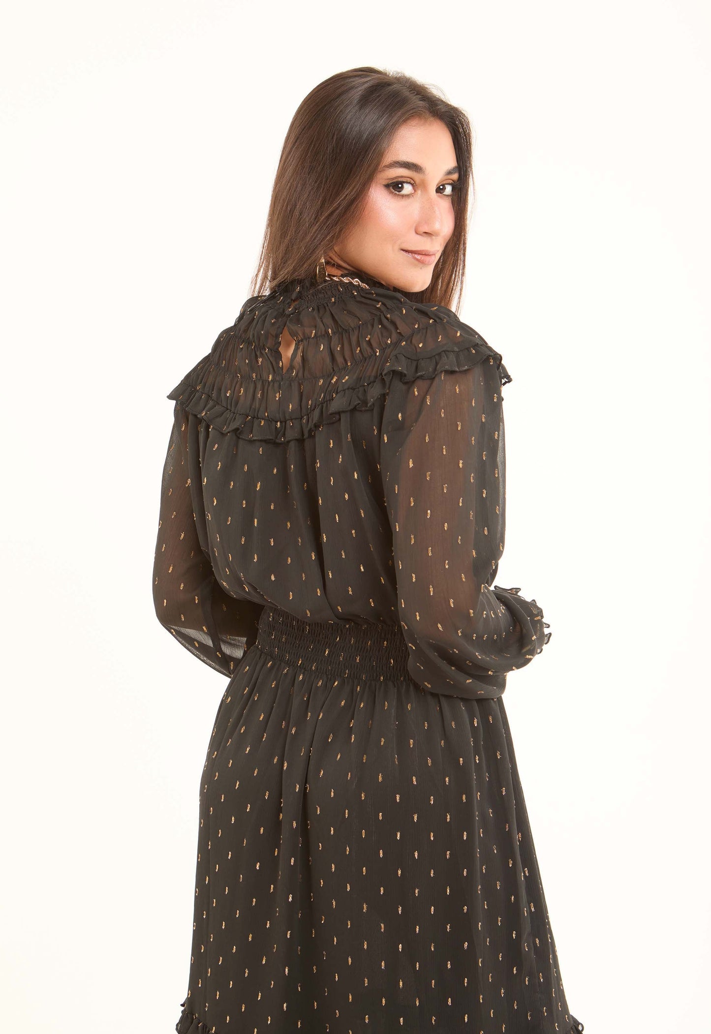 فستان طويل منقوش بأكمام وأكتاف شفافة