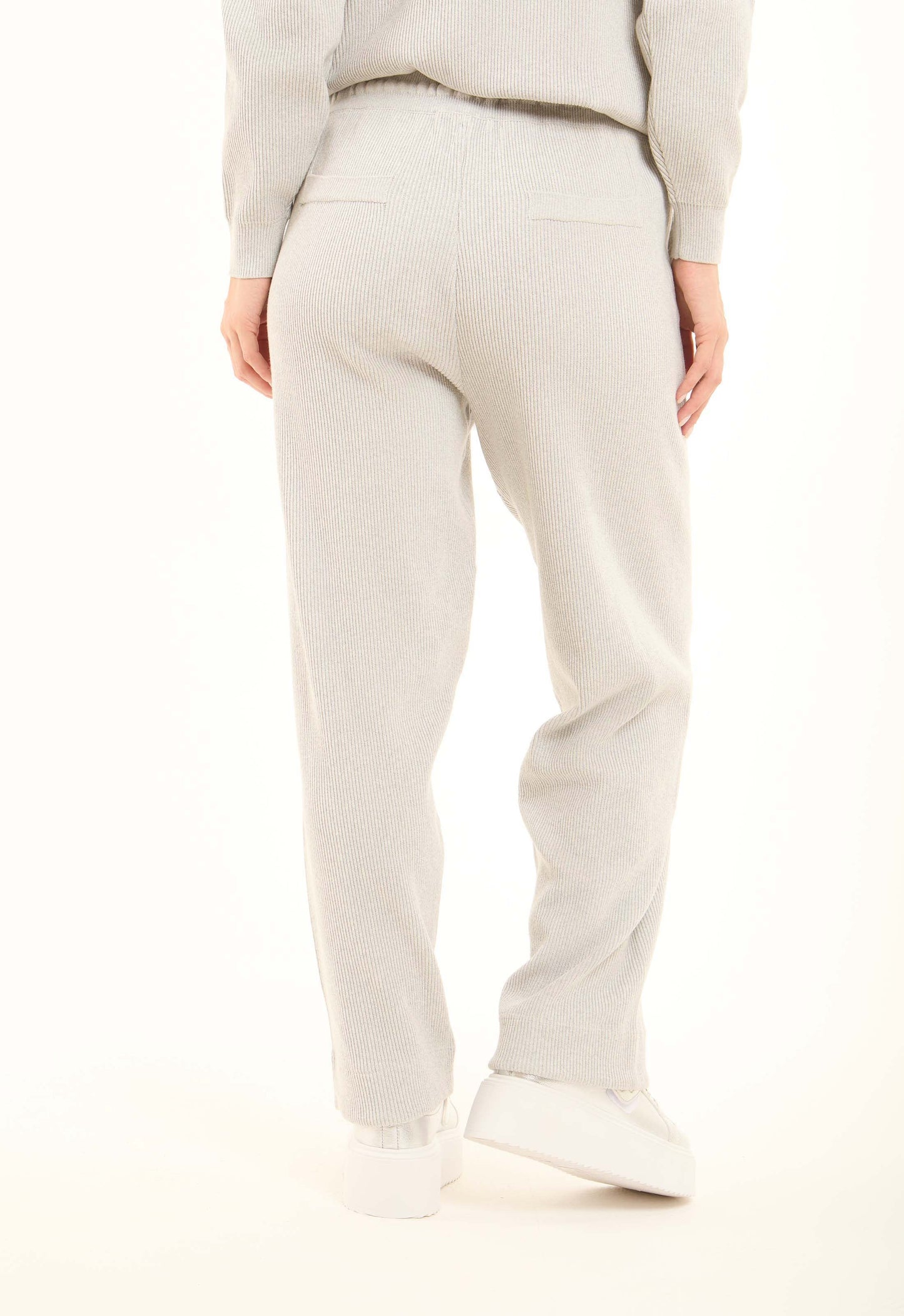 بنطلون مضلع سهل الارتداء بجيوب جانبية