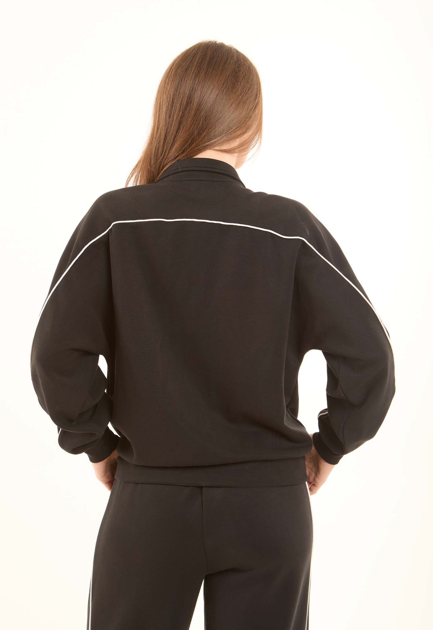 جاكيت مريح بأكمام طويلة وسوستة