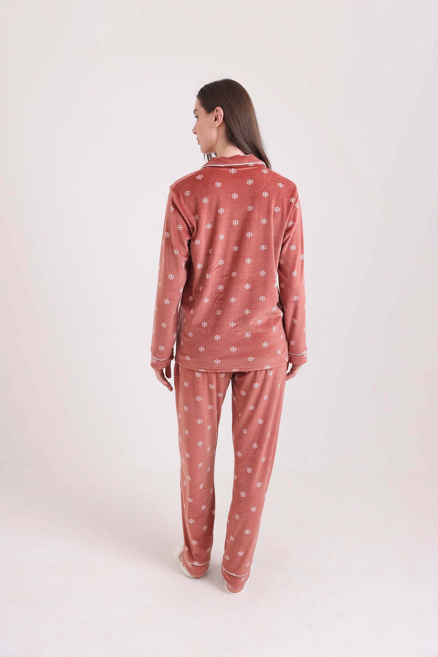 طقم بيجامة قميص قطيفة منقوش برقاقات الثلج & بنطلون