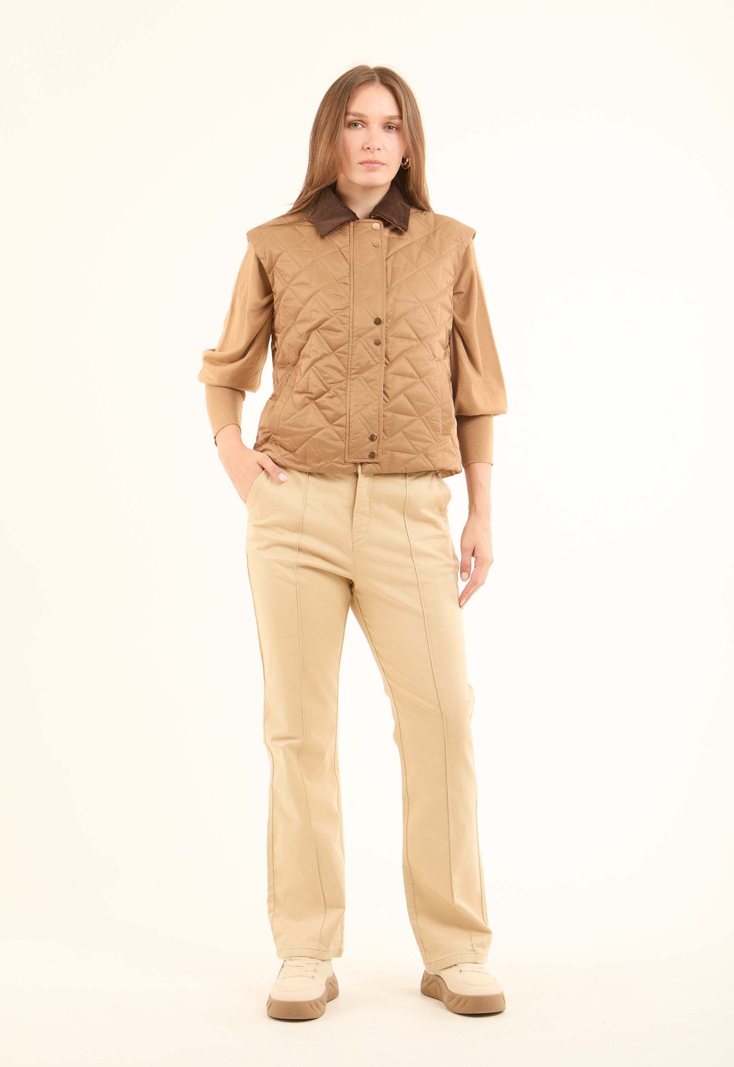 فيست مضلع مبطن وبياقة كلاسيكية