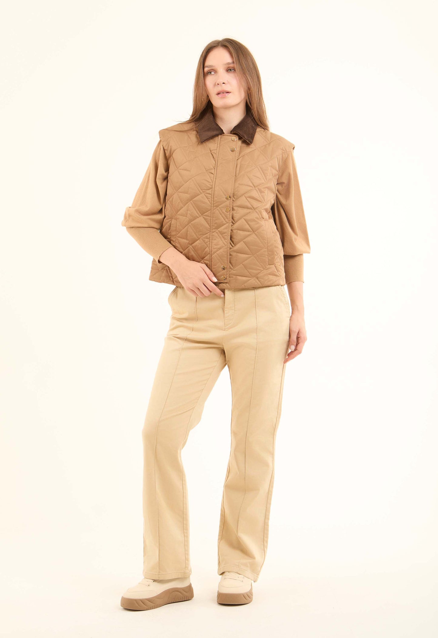 فيست مضلع مبطن وبياقة كلاسيكية