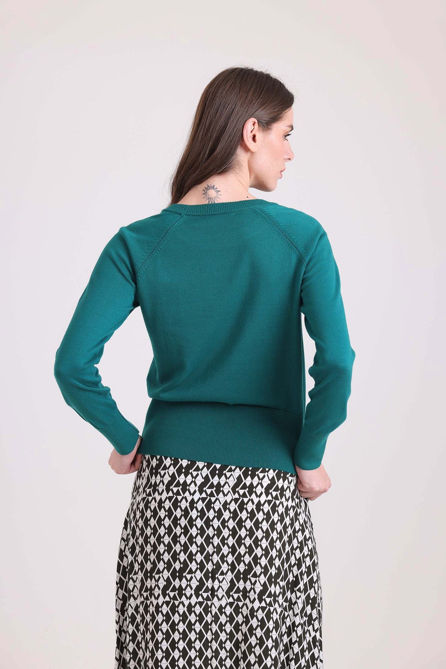 بلوفر أساسي سادة رقبة دائرية