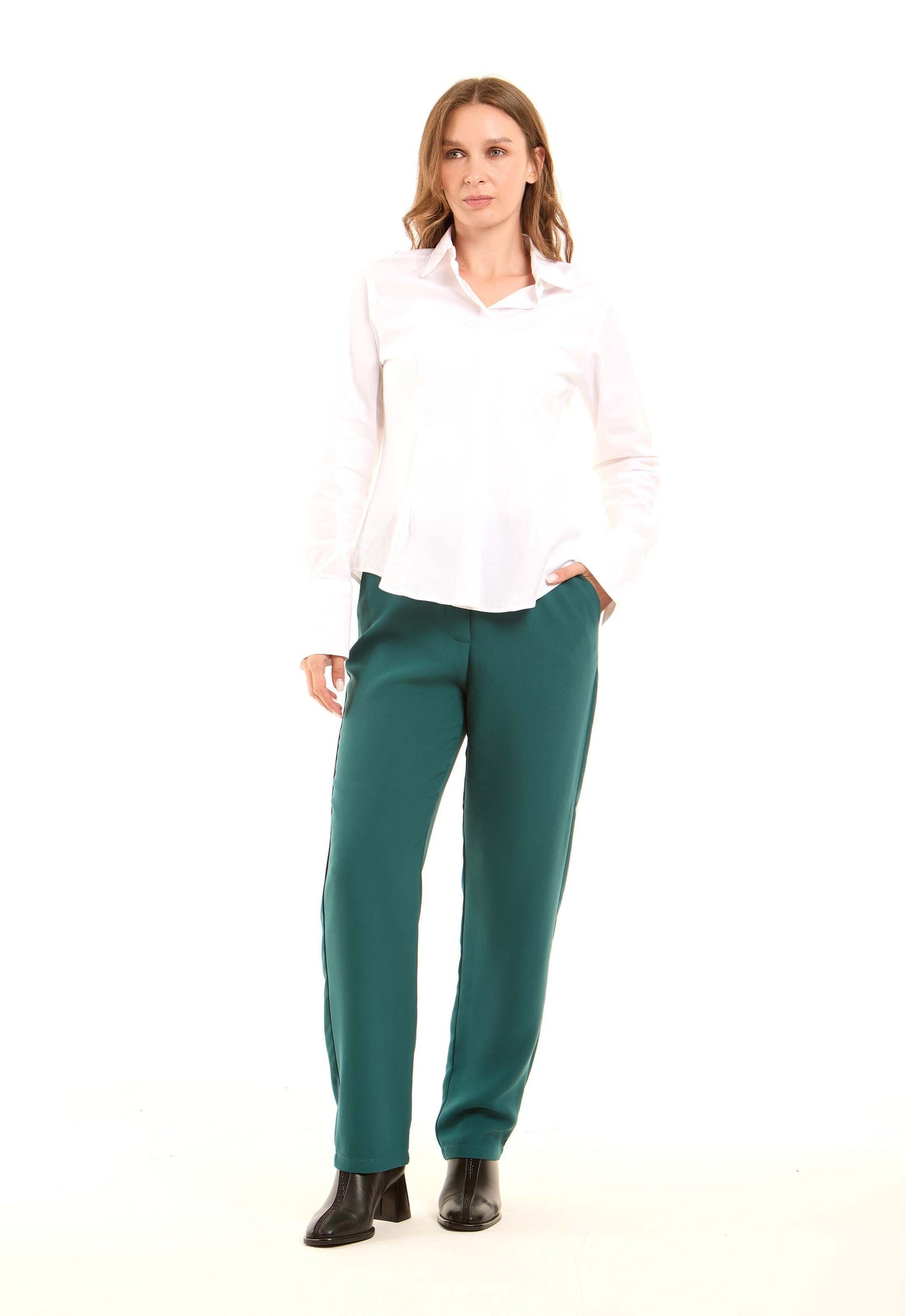 بلوزة بوليستر بياقة وقصة مُحكمة