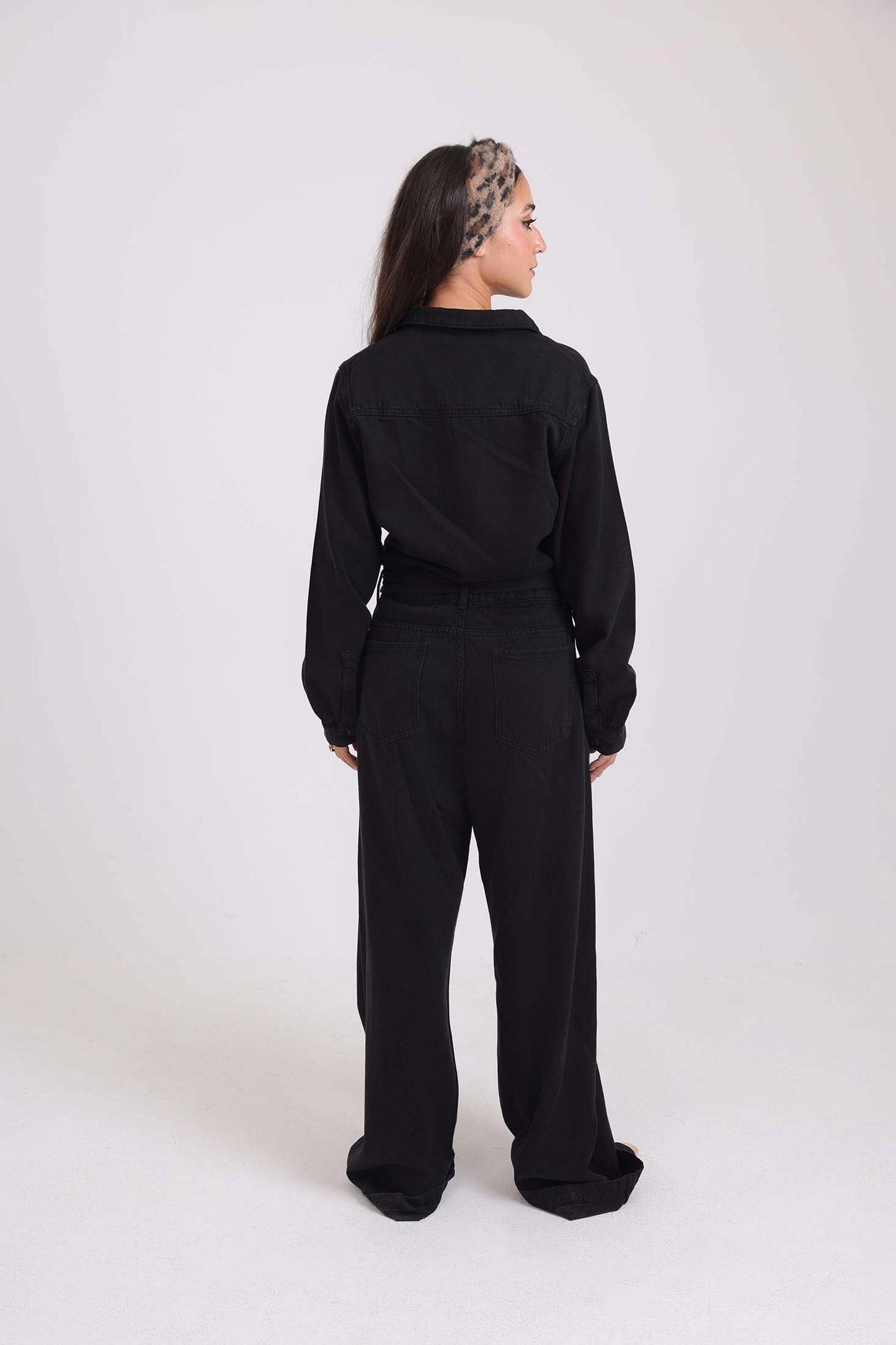 قميص سادة بأكمام طويلة وجيب