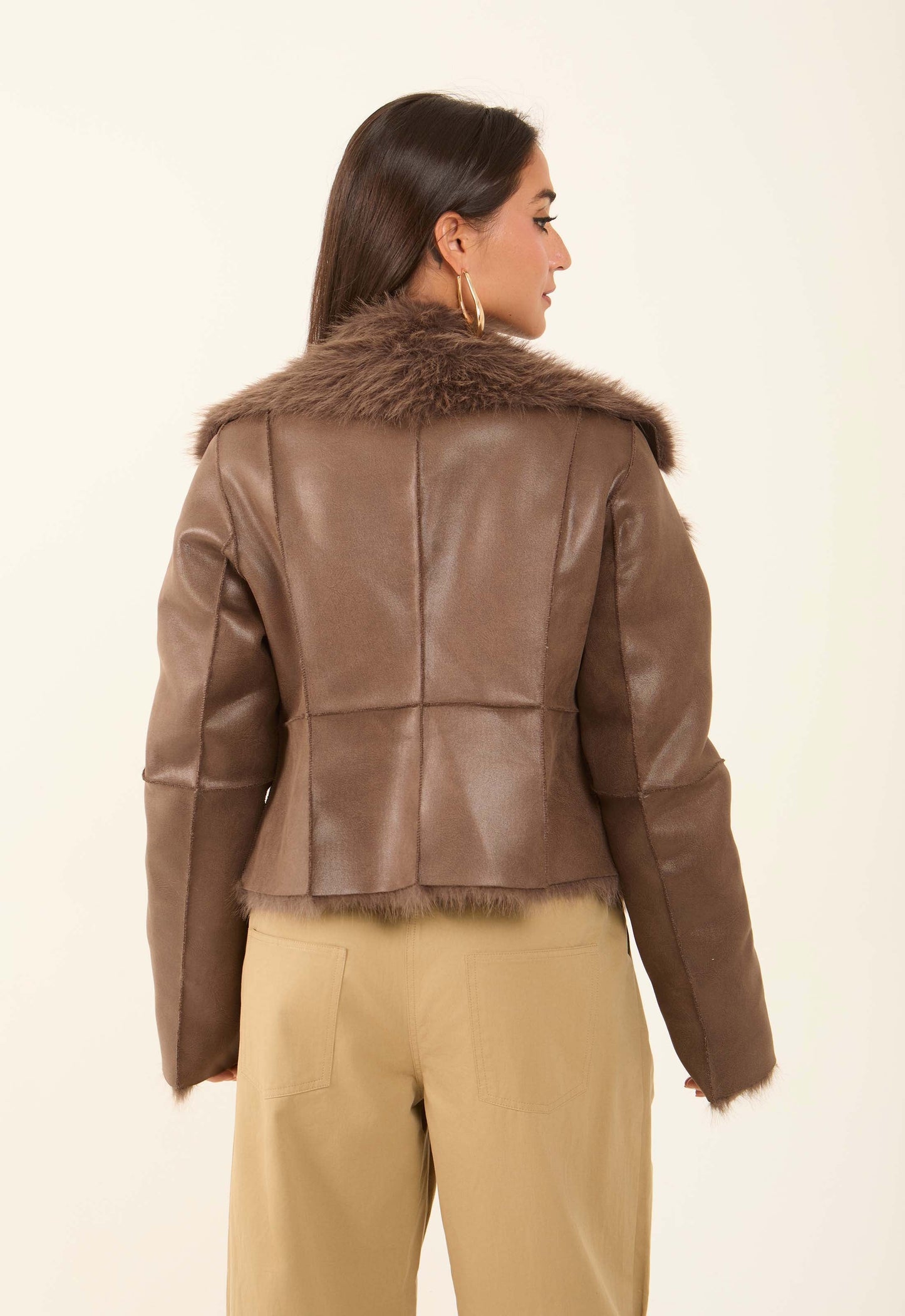 جاكيت صوف بياقة فرو