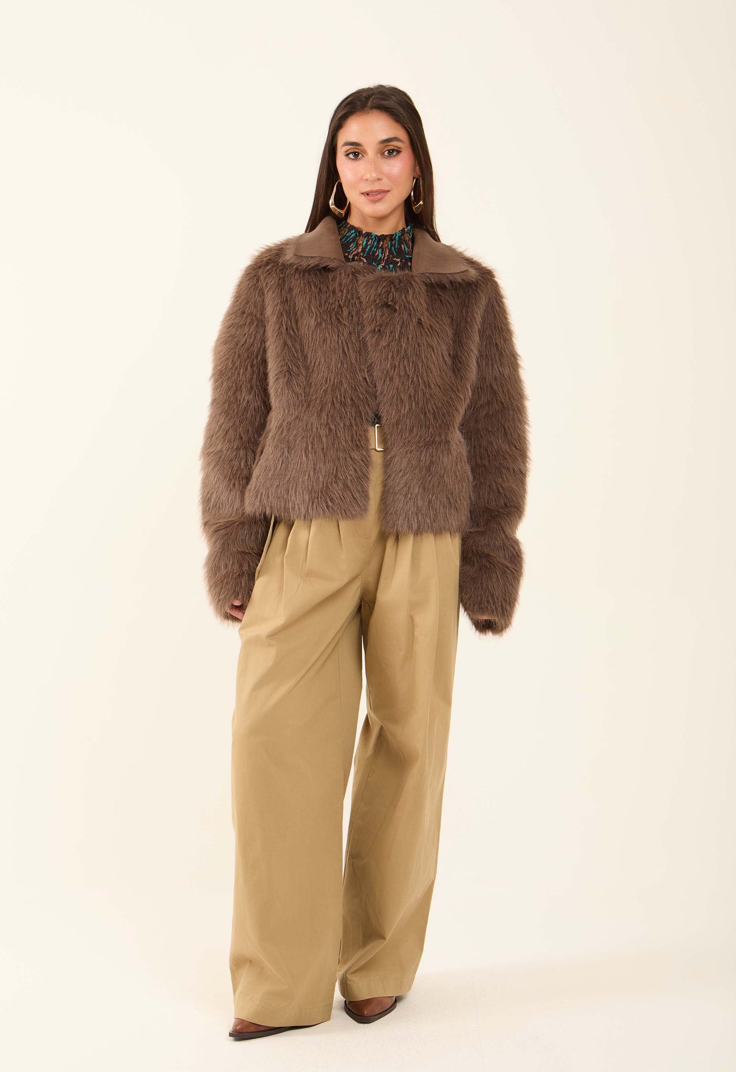 جاكيت صوف بياقة فرو