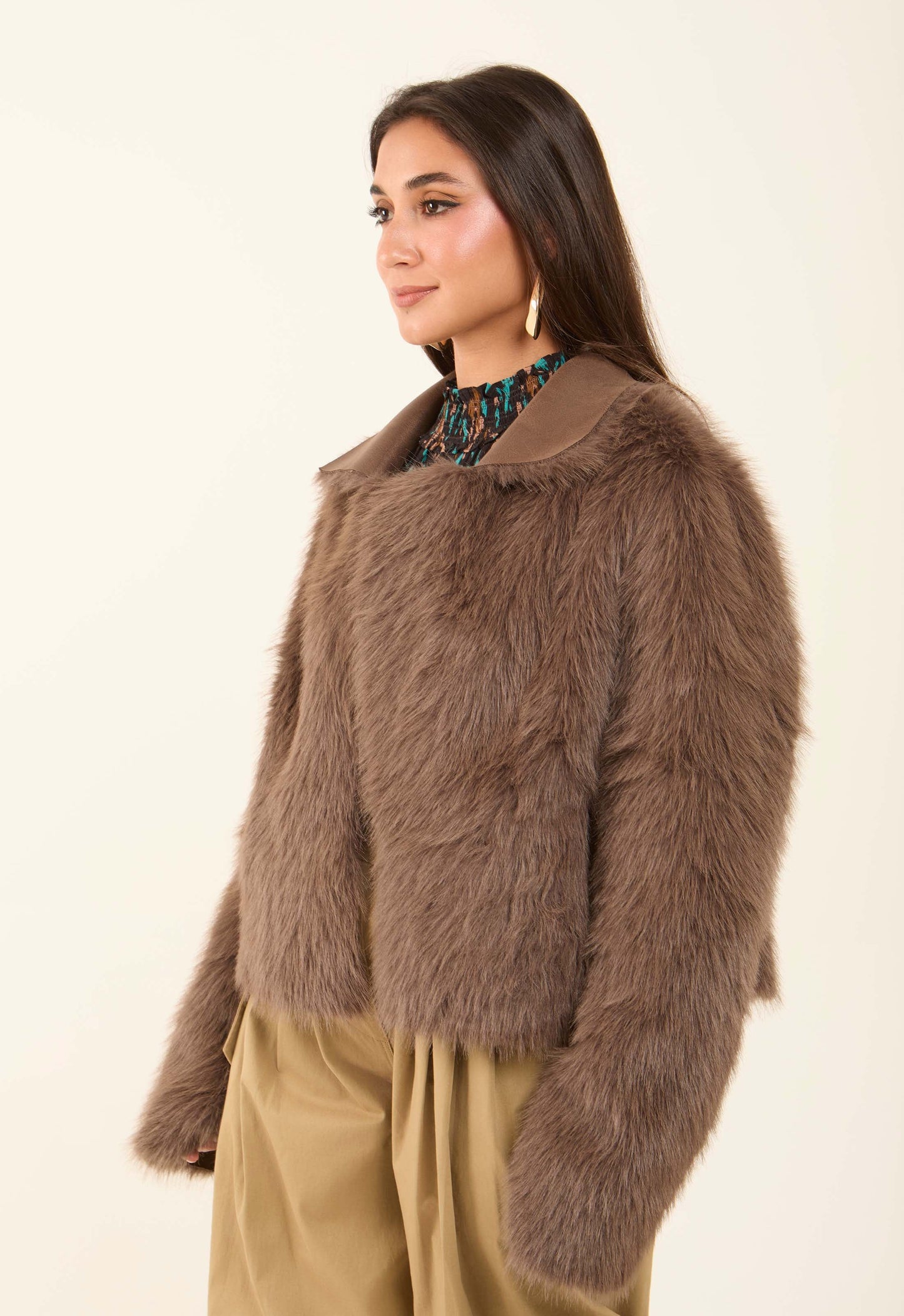 جاكيت صوف بياقة فرو