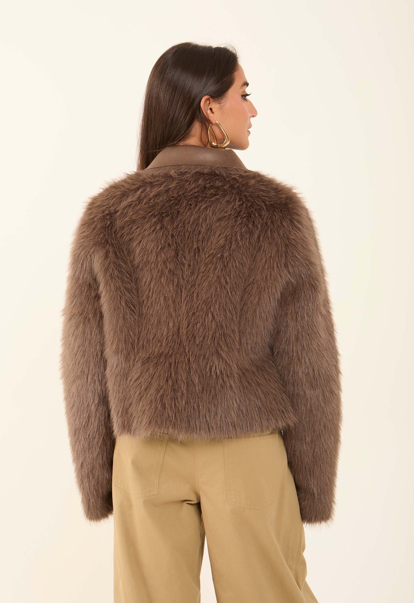 جاكيت صوف بياقة فرو