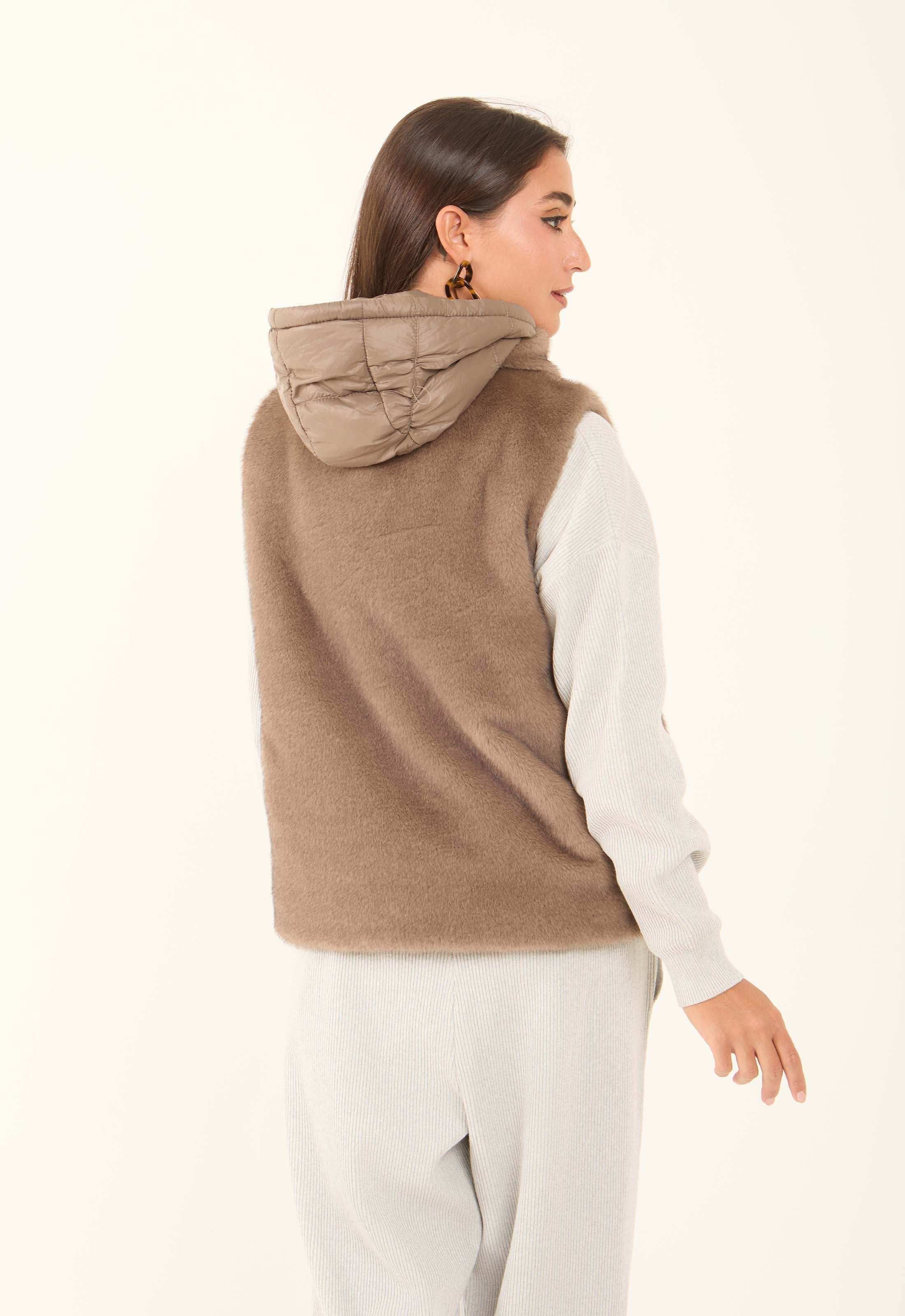 فيست مبطن سادة للارتداء من الجهتين مع فرو داخلي