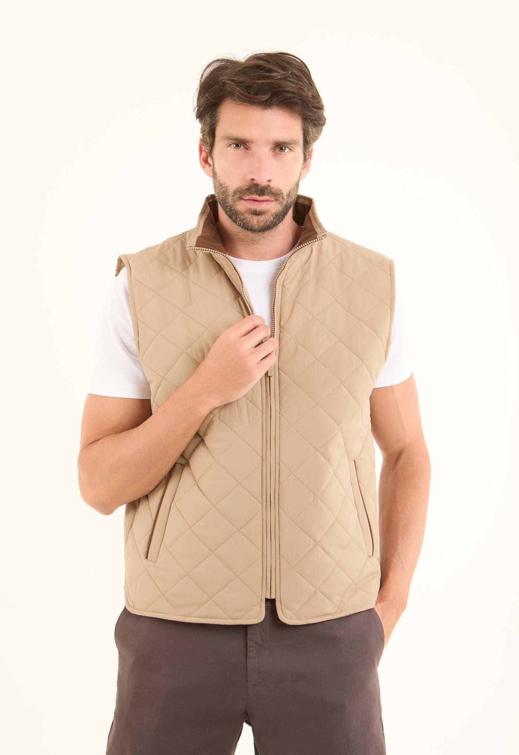 Elegant Quilted Zipped Vest with Pockets