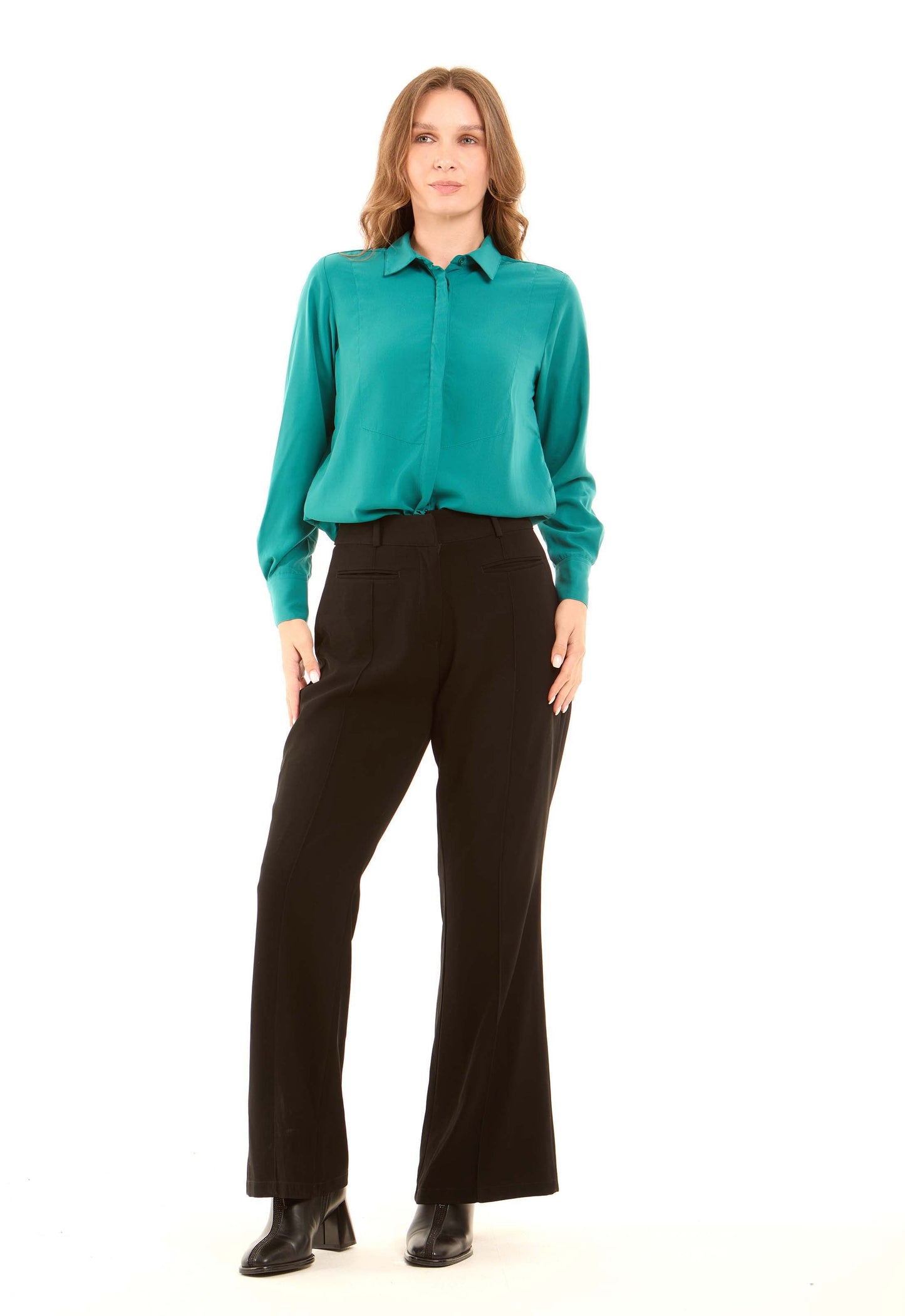 قميص طويل بتصميم بسيط أنيق