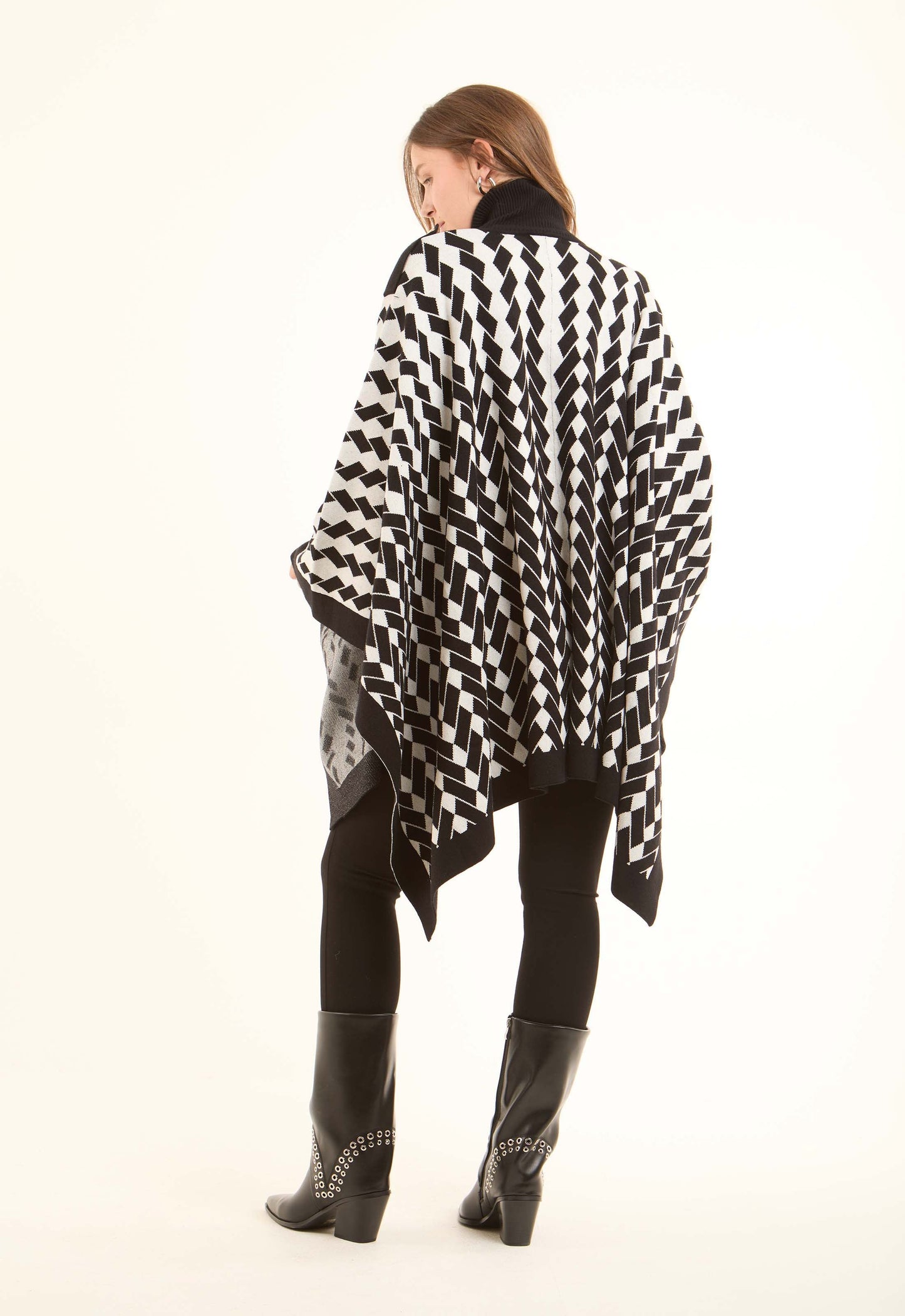 Patterned Loose Fit Slip on Shawl