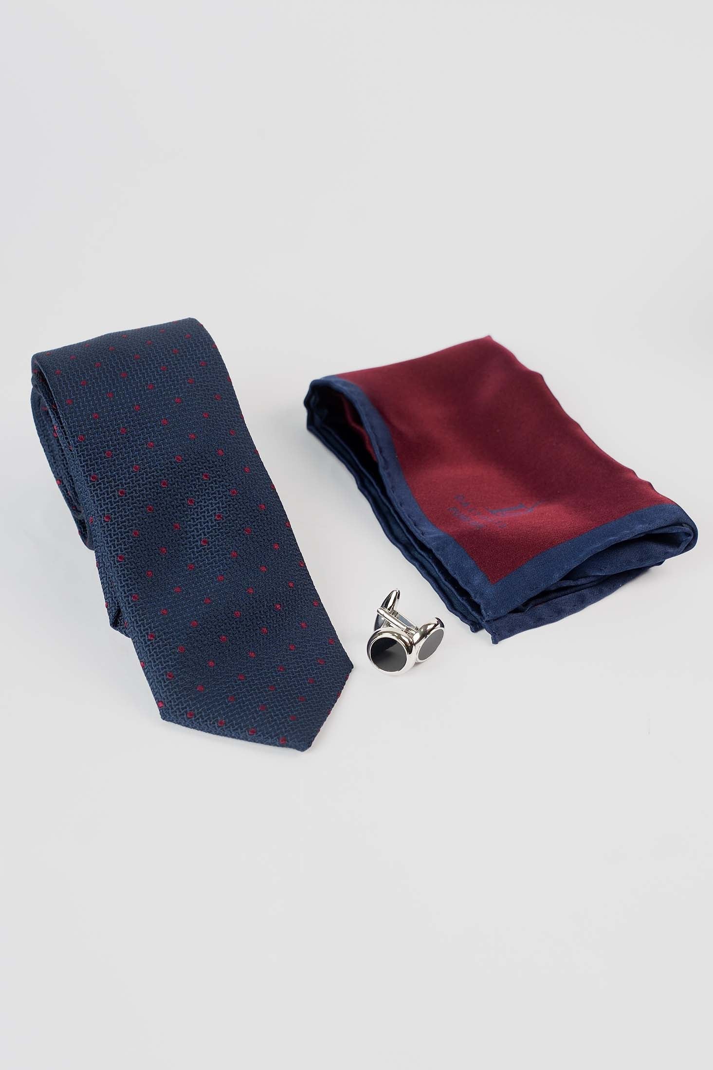 أزرار الأكمام وربطة العنق والمنديل