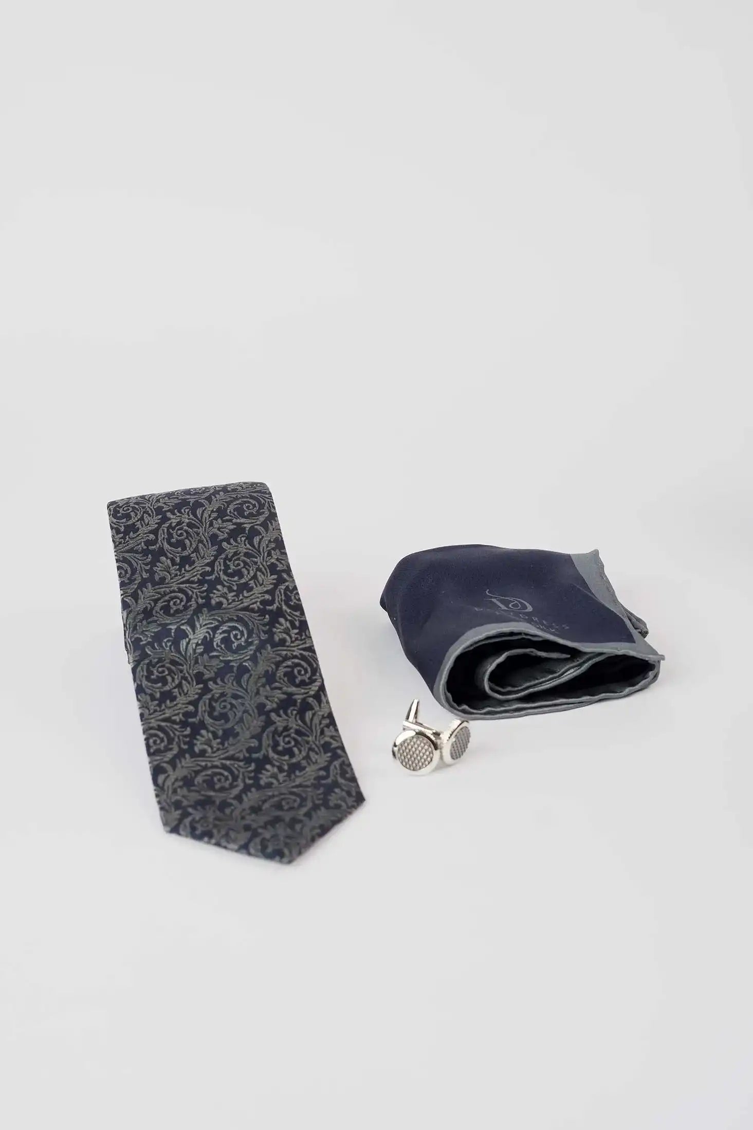 Patterned Tie, Metal Cufflink & Solid Hanky Set