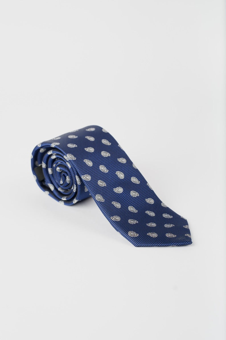 Paisley Pattern Elegant Knot Tie