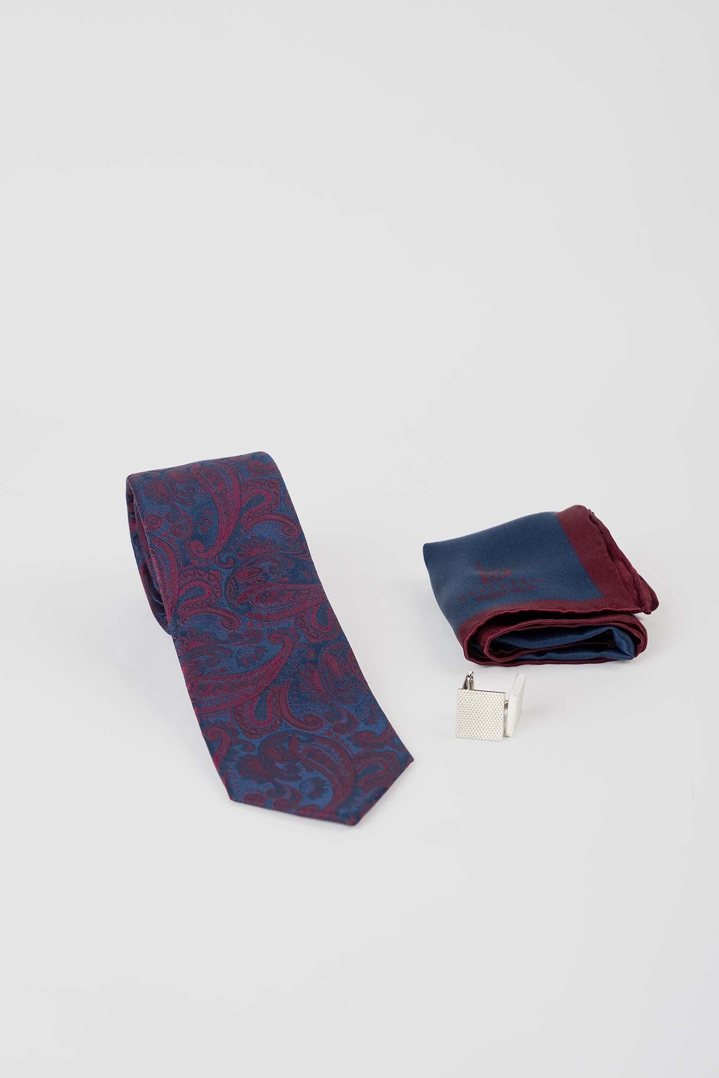 Patterned Tie, Square Cufflink & Solid Hanky Set