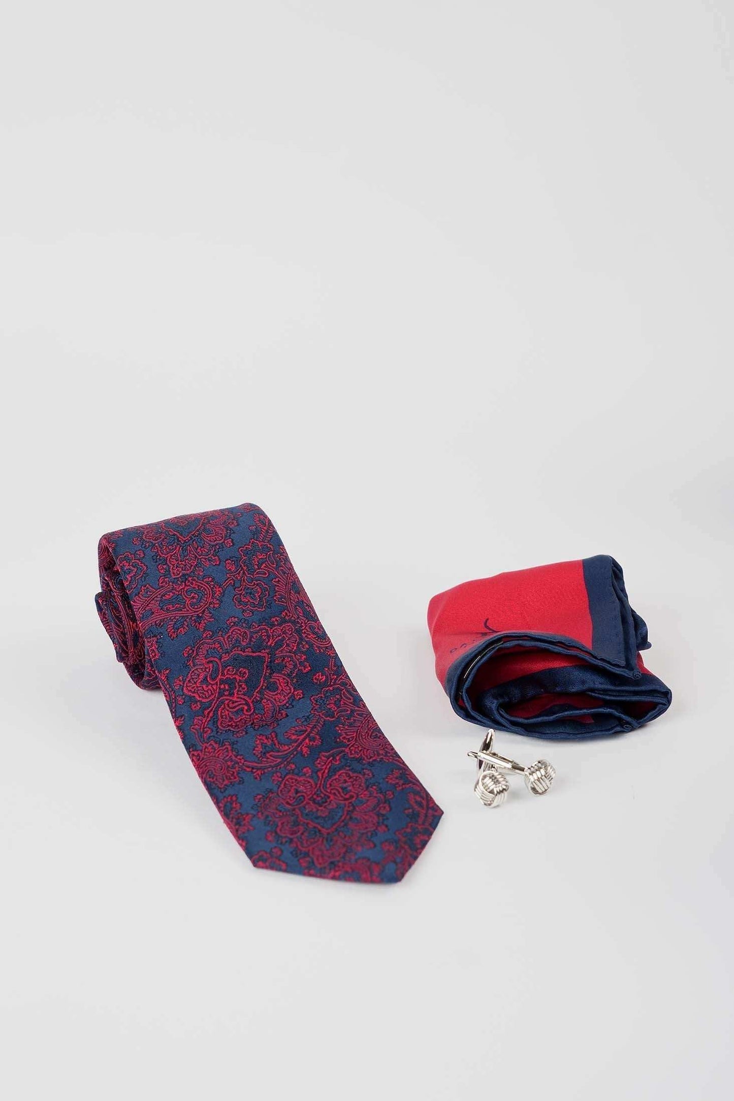 Patterned Tie, Metal Cufflink & Solid Hanky Classic Set