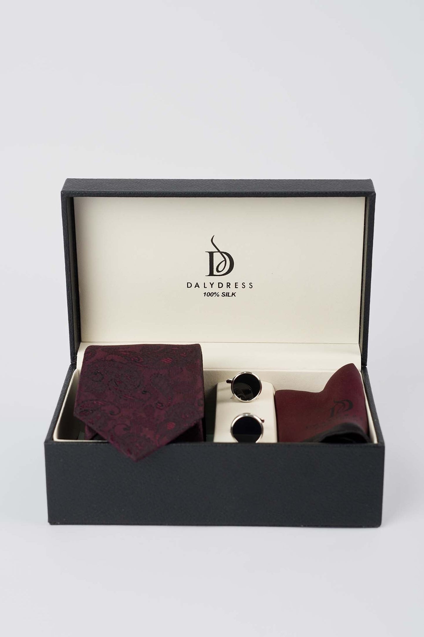 أزرار الأكمام وربطة العنق والميديل