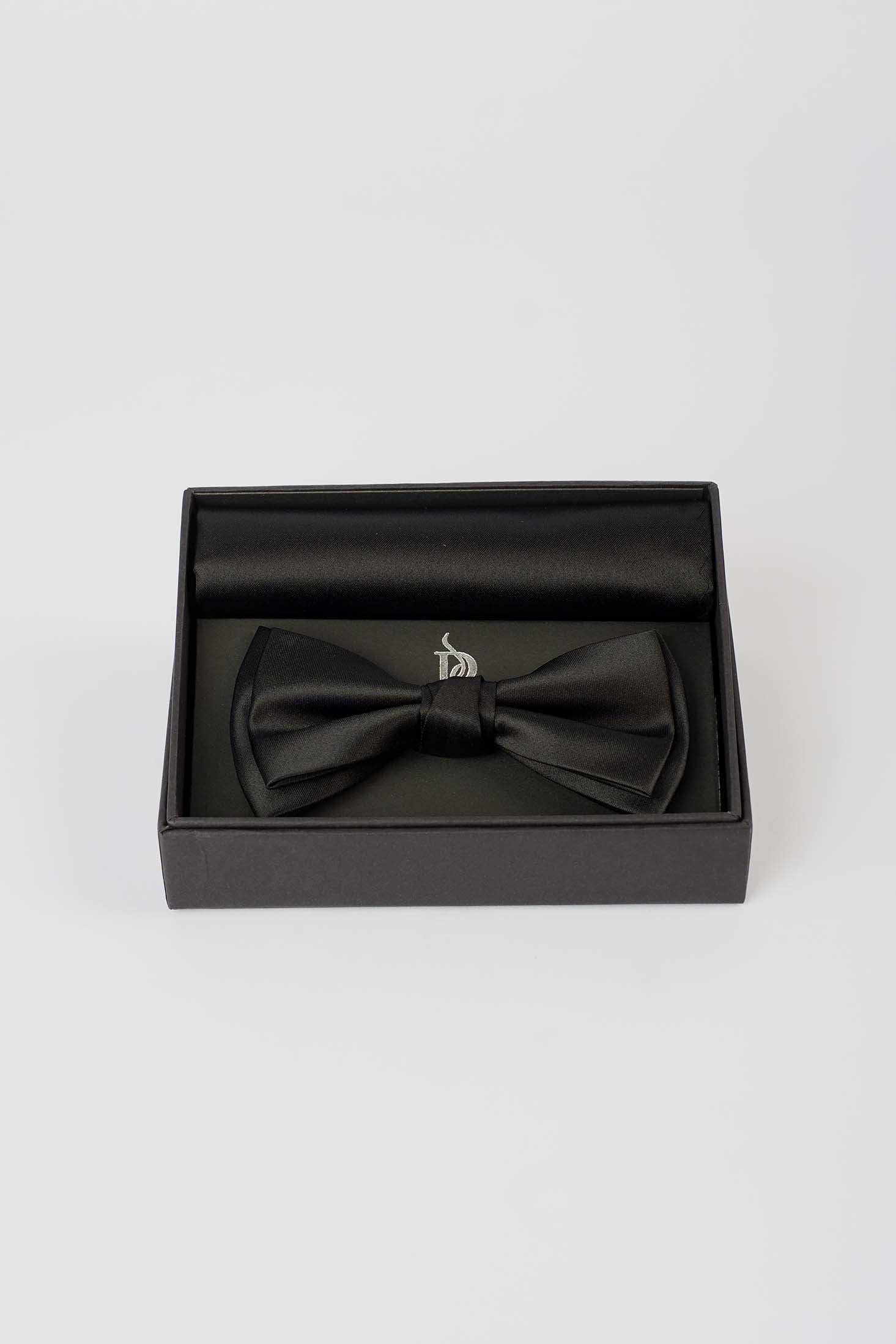 Classic Bow Tie & Solid Hanky Set