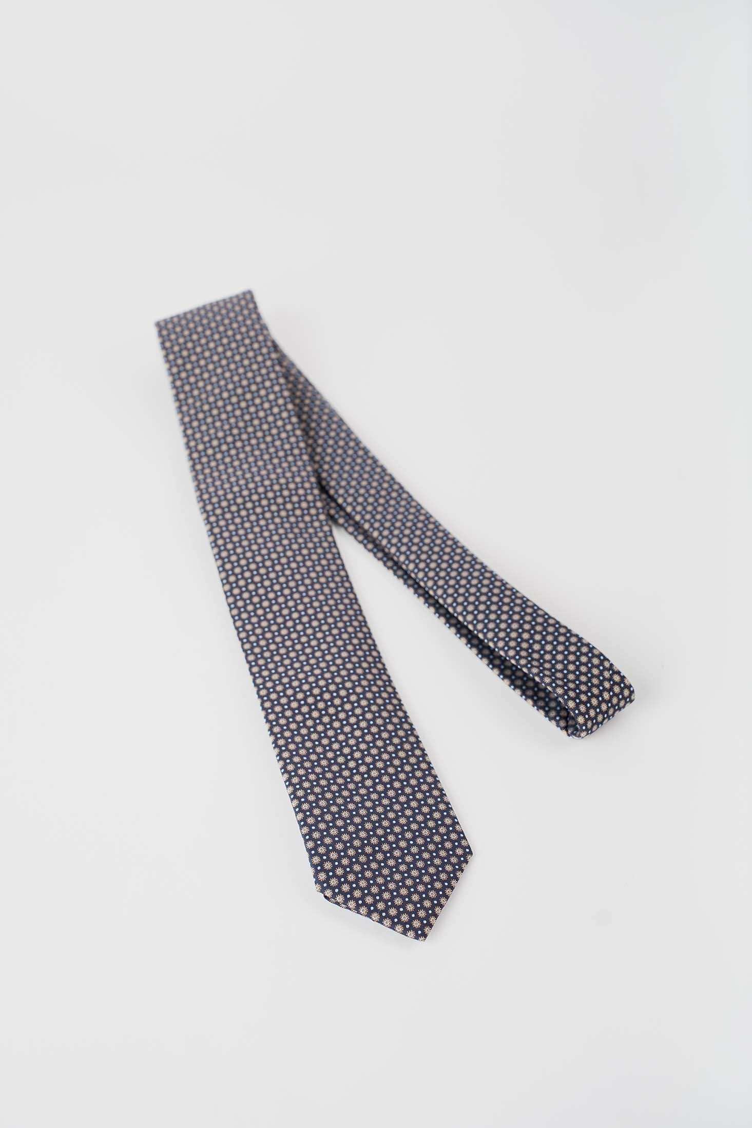 ربطة عنق ناعمة ذات ملمس ذاتي