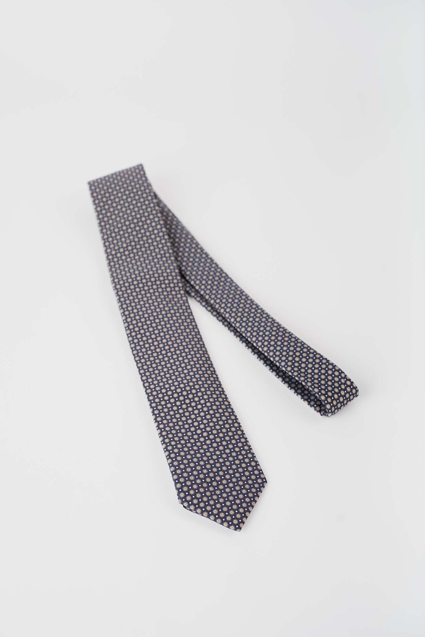 ربطة عنق ناعمة ذات ملمس ذاتي