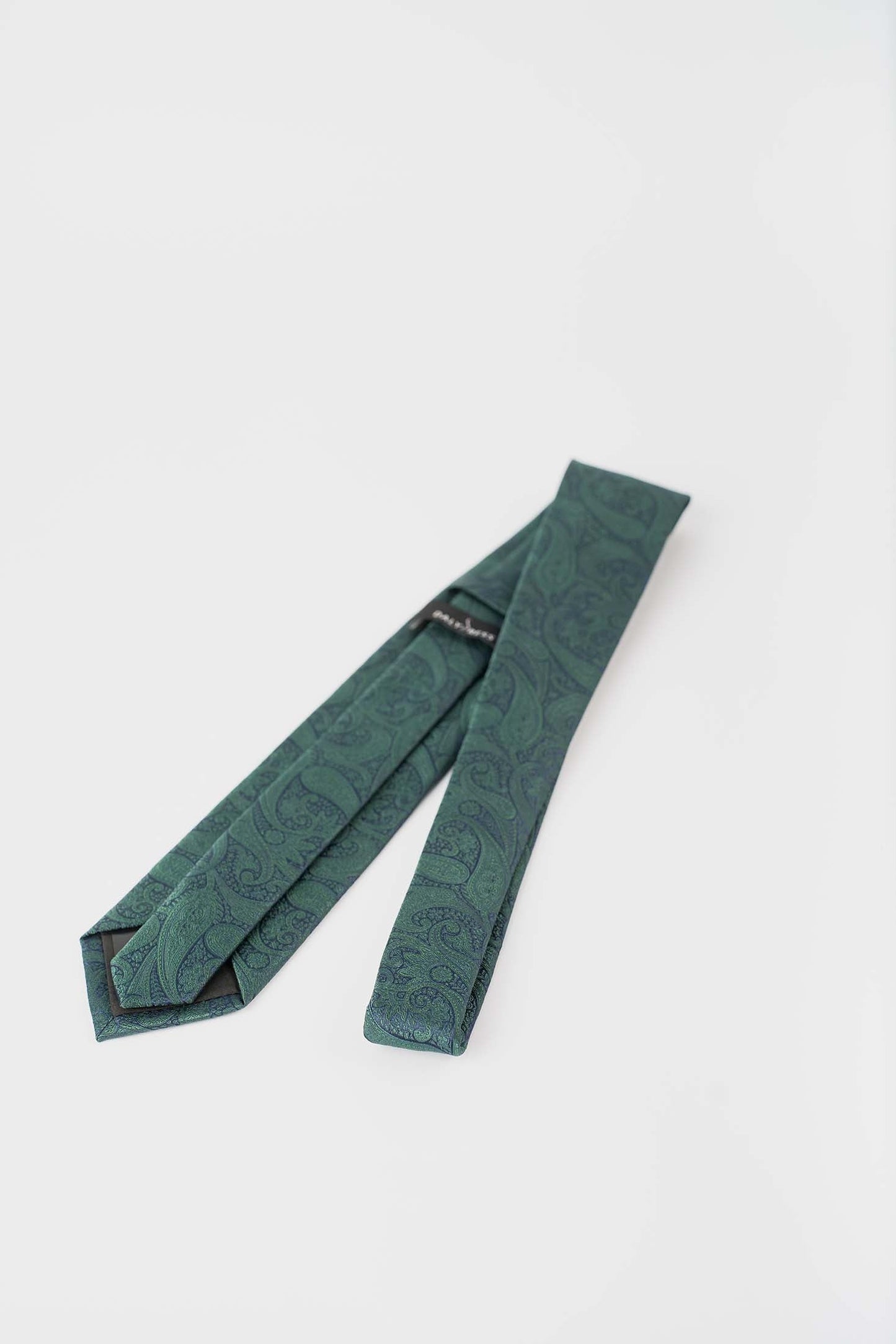 ربطة عنق عقدة أنيقة بنمط بايسلي