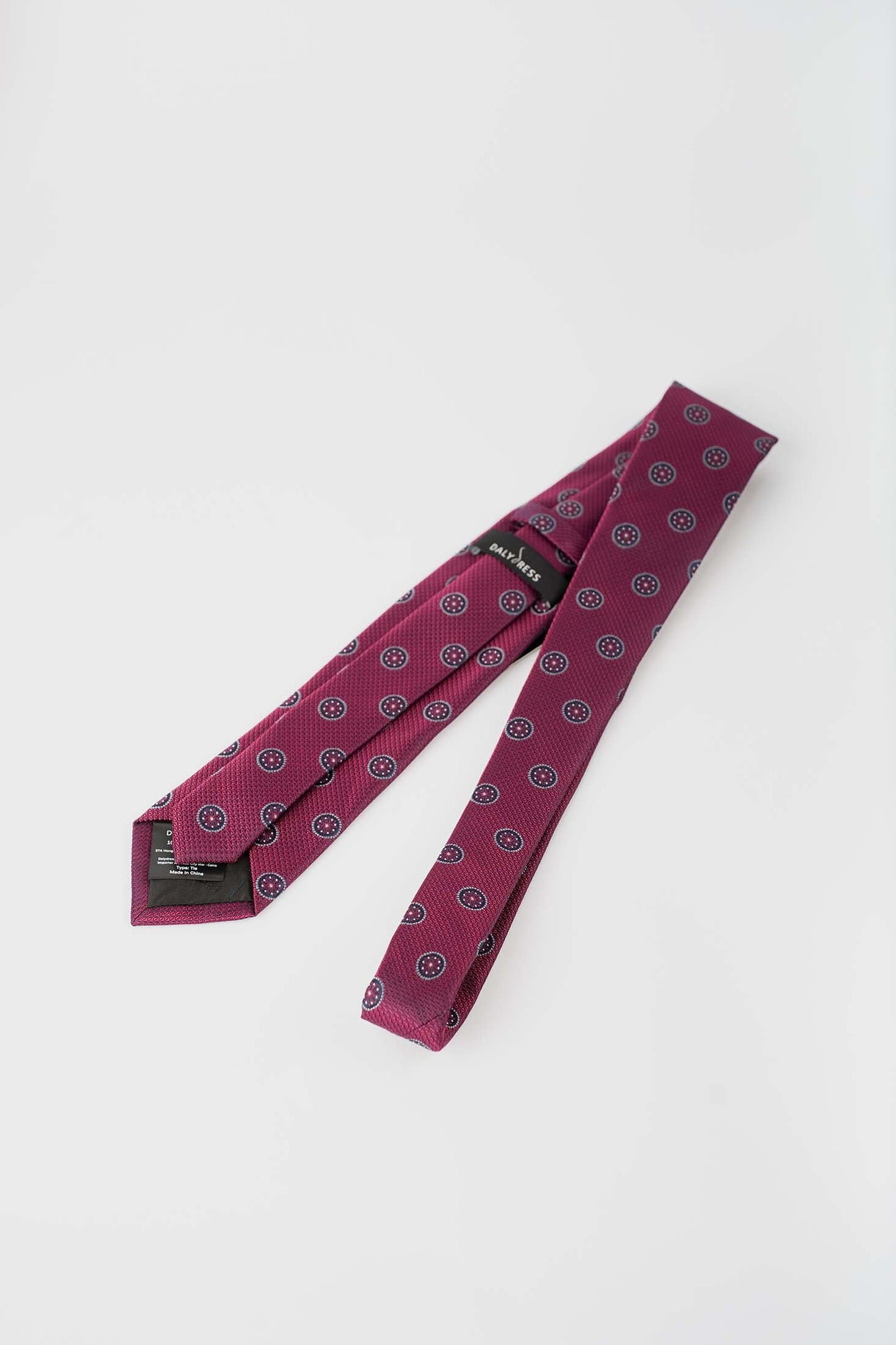 ربطة عنق ناعمة ذات ملمس ذاتي