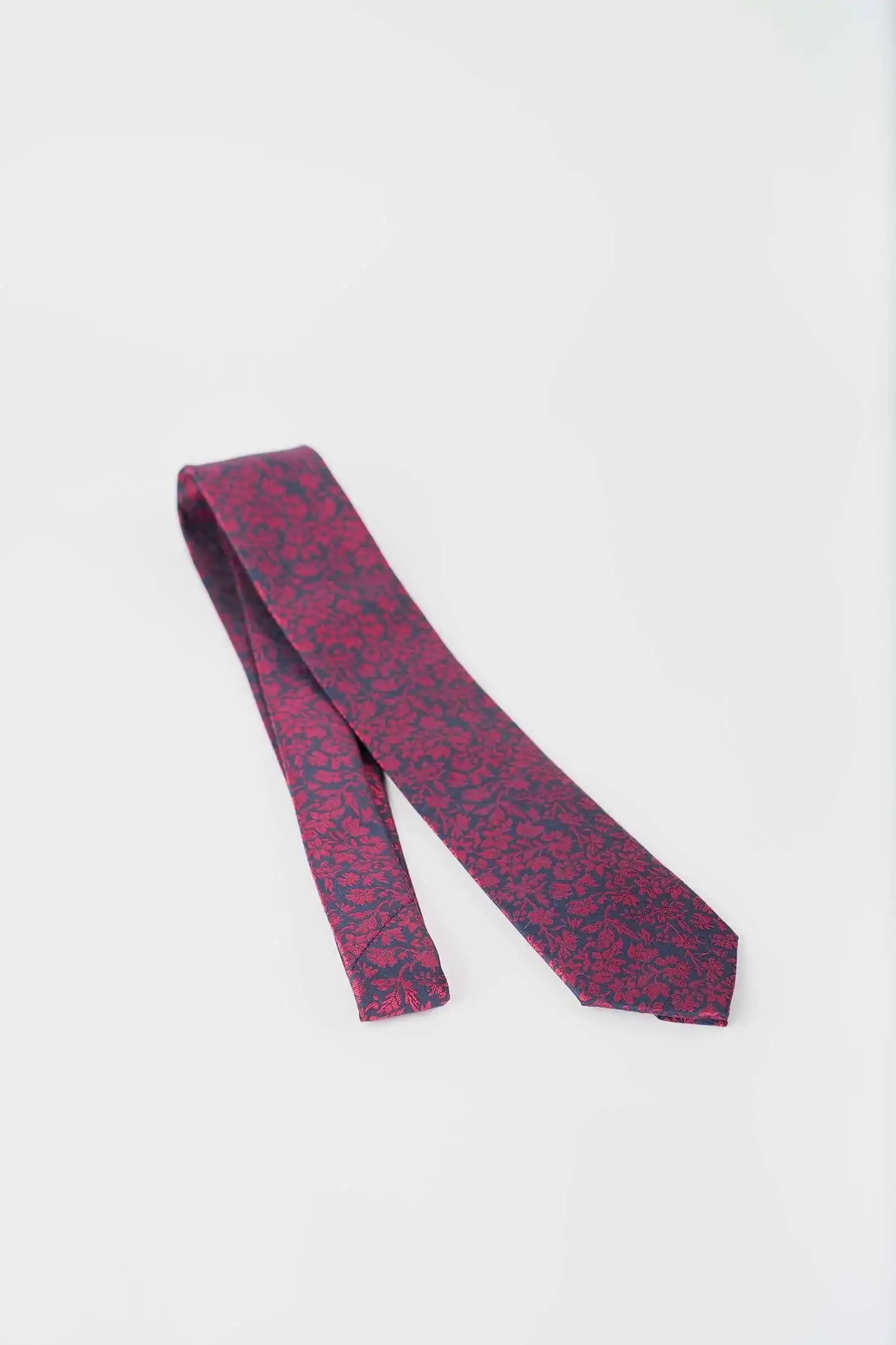 Gentle Flory Pattern Formal Tie