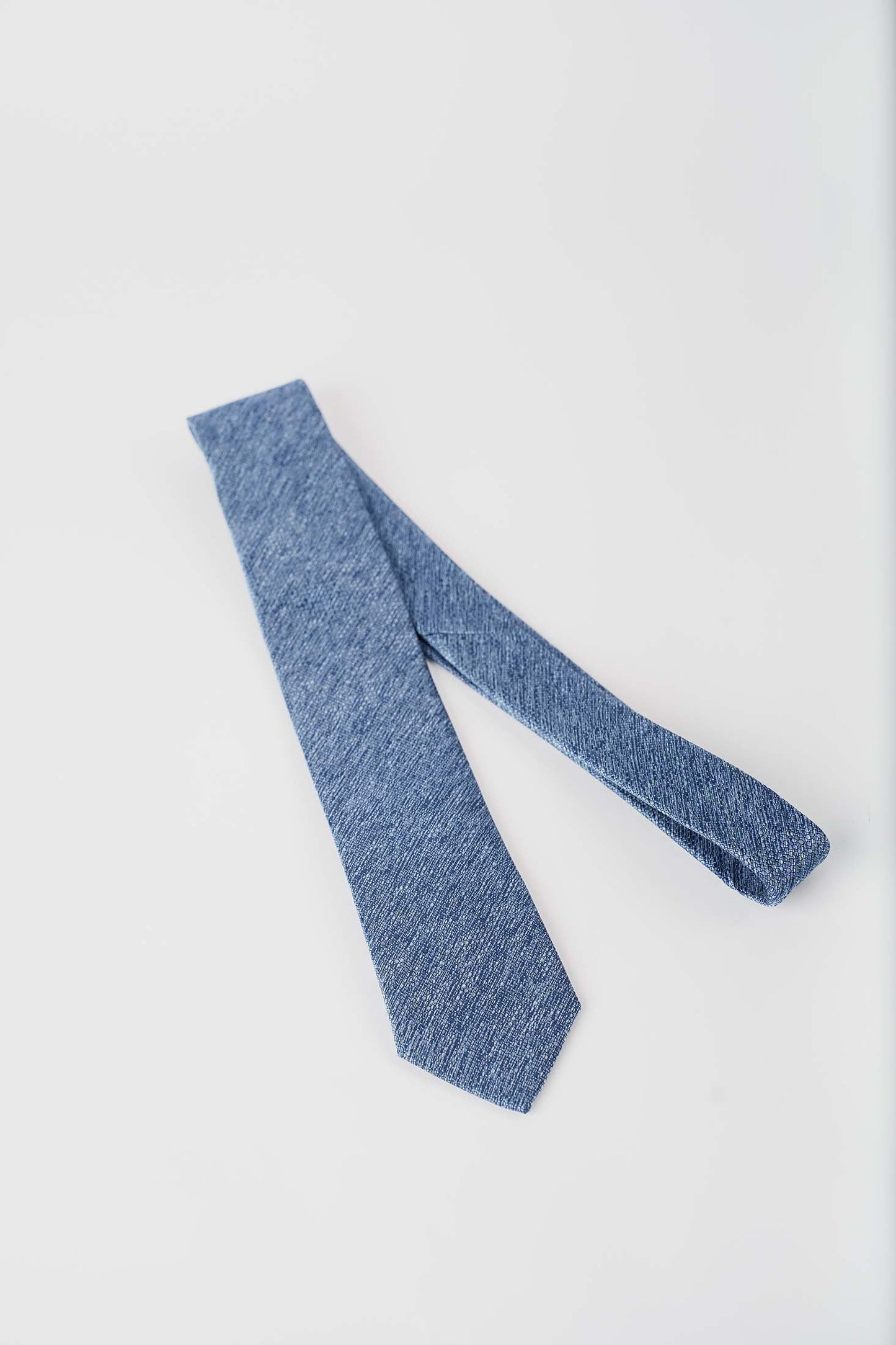 ربطة عنق ناعمة ذات ملمس ذاتي