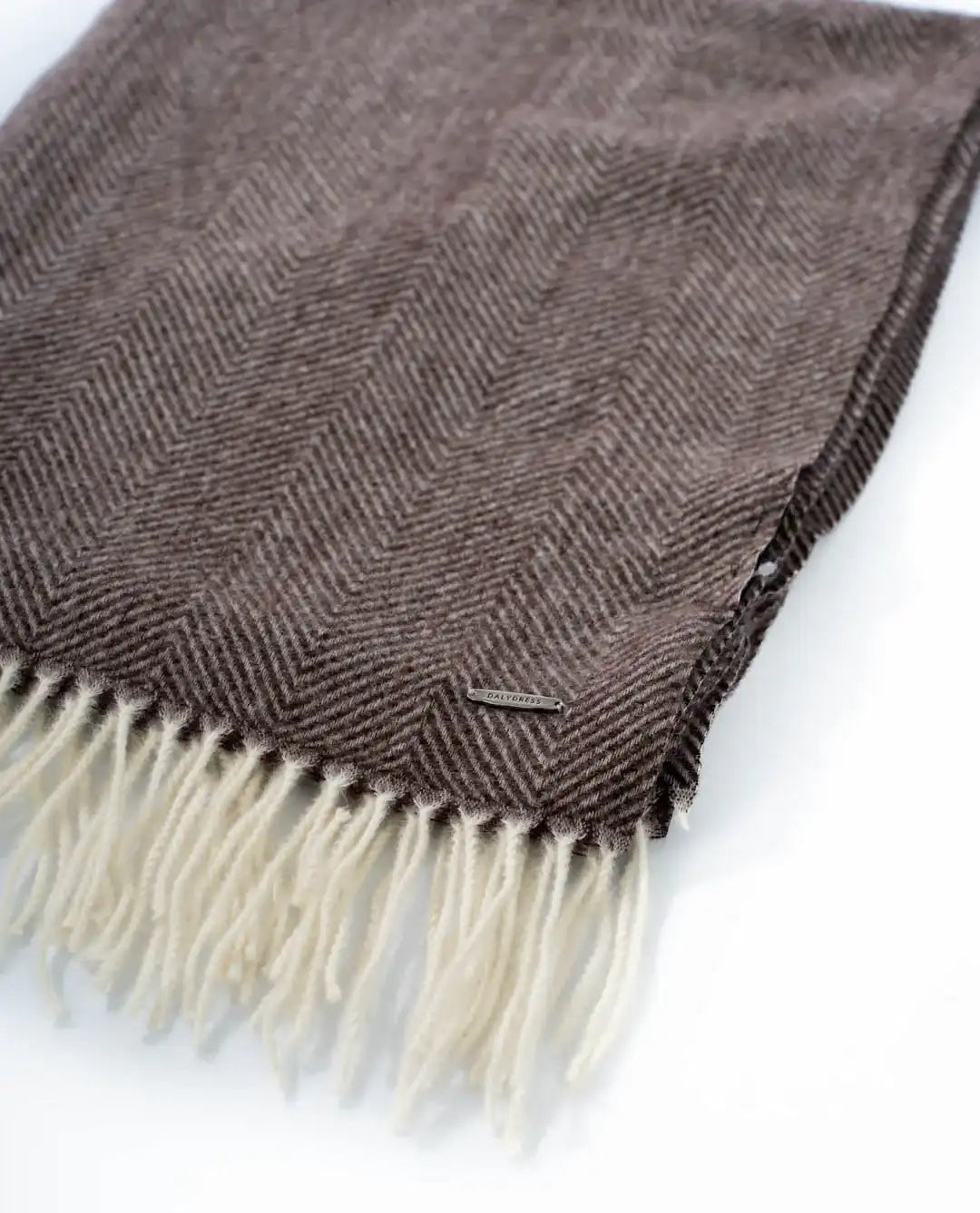 وشاح مريح بلون عظم السمك