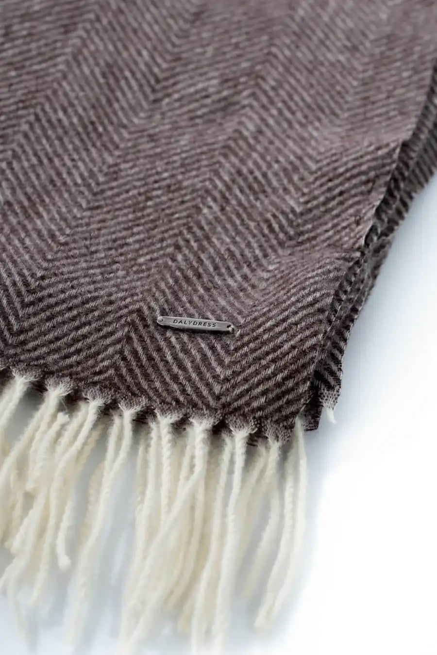 وشاح مريح بلون عظم السمك