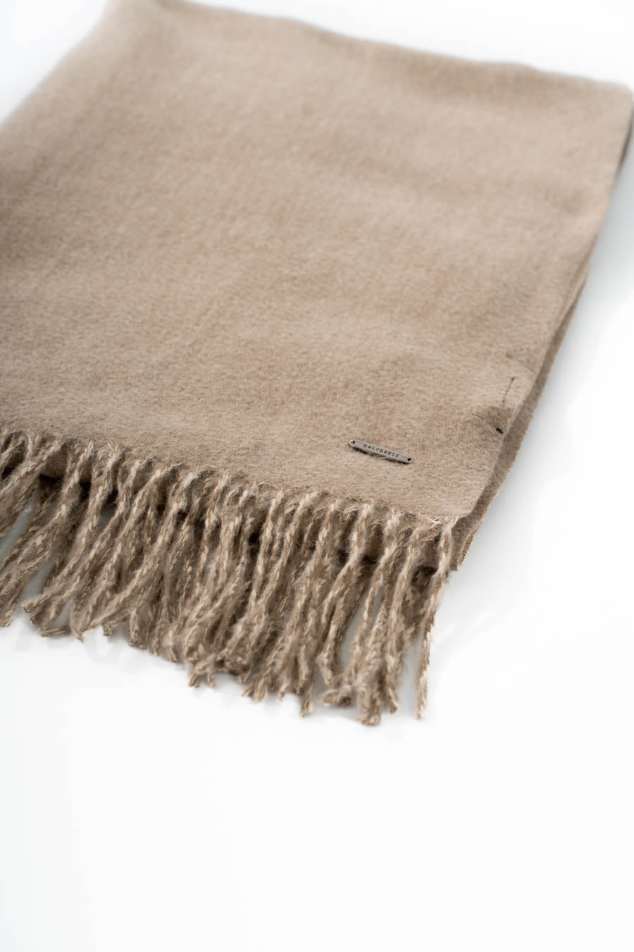 وشاح صلب مع حواف شرارية