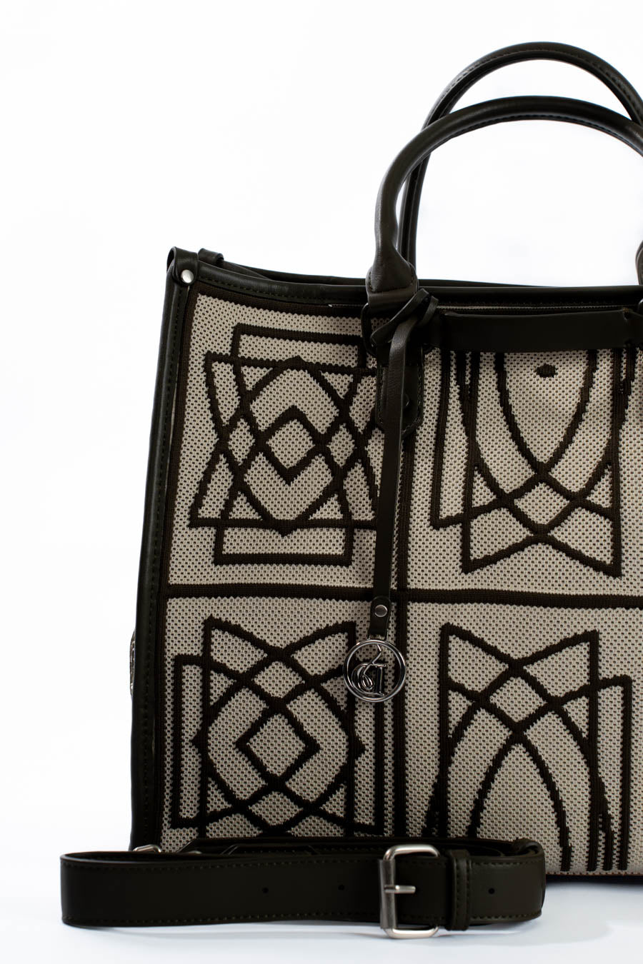 حقيبة كروشيه بمقبض جلدي