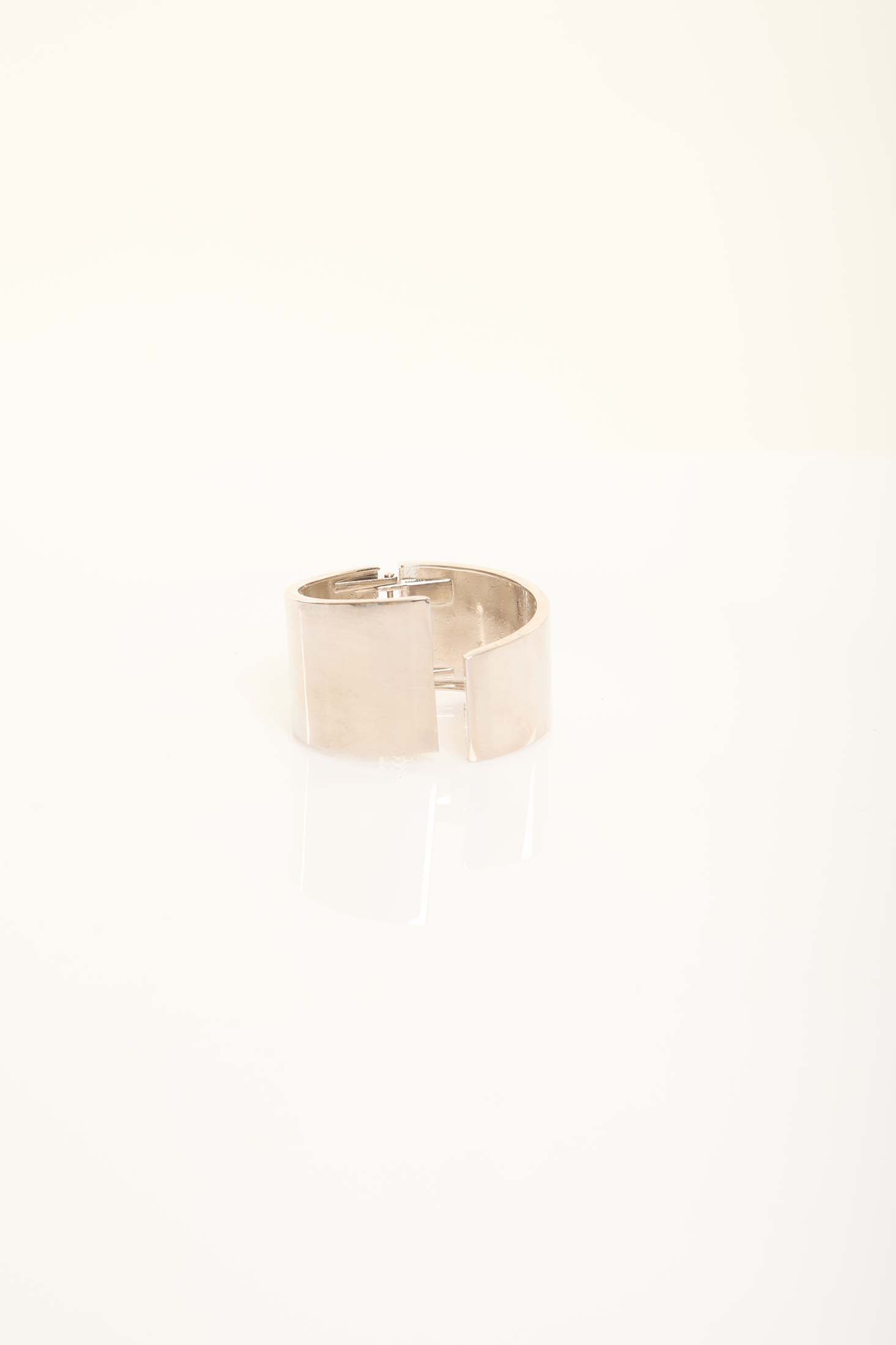 Minimalist Open-Edge Cuff with High-Gloss Finish
