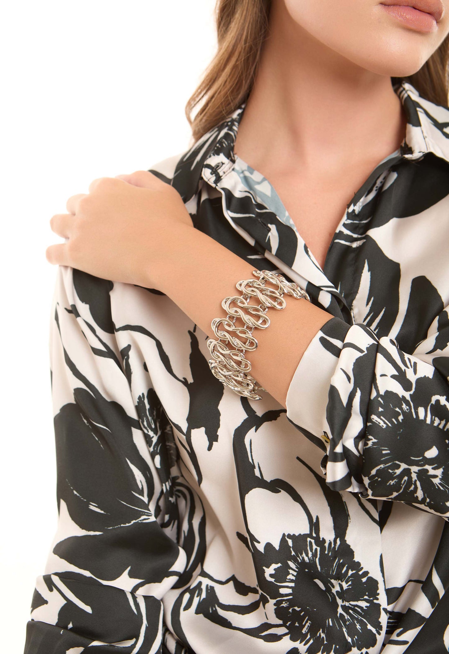 Elegant Sculpted Metal Bangle with Linked Pattern