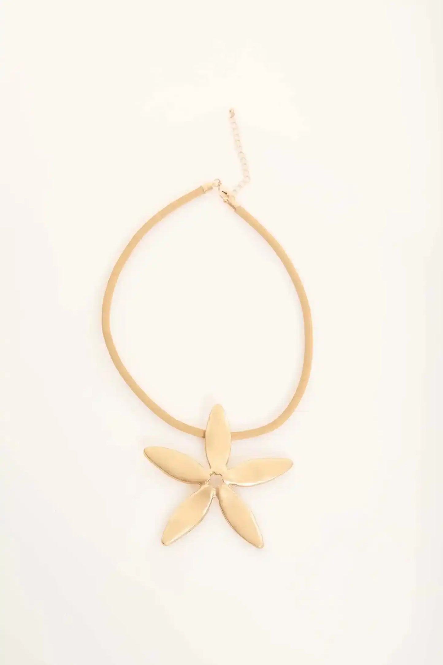 Elegant Flower Pendant Statement Necklace