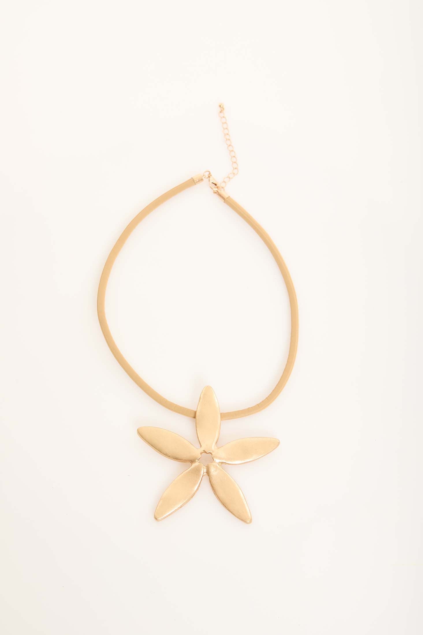 Elegant Flower Pendant Statement Necklace