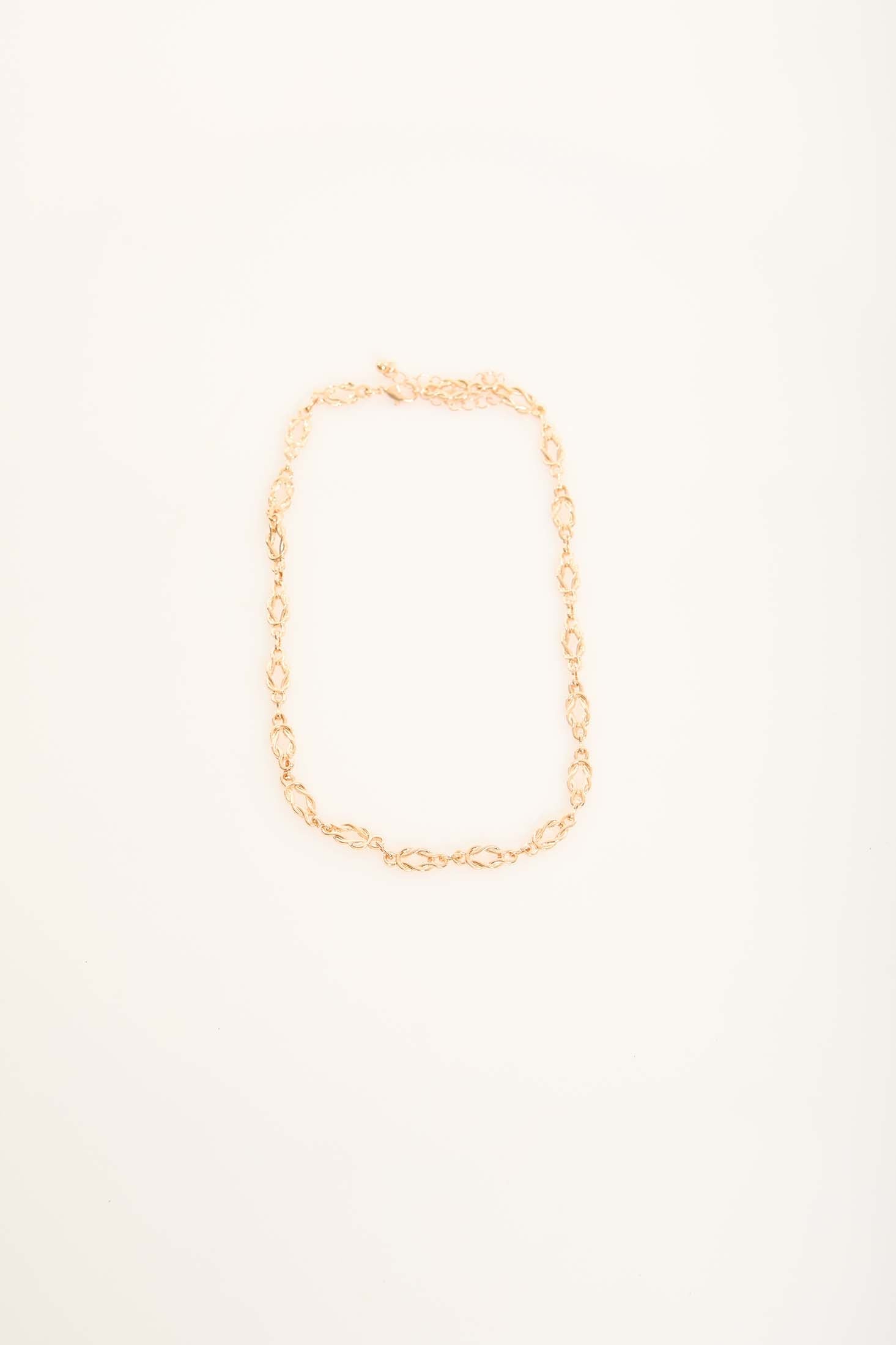 عقد ذهبي بسلسلة بيضاوية