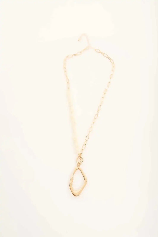 Glossy Metallic Pendant Chain Necklace