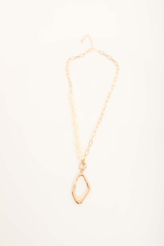 Glossy Metallic Pendant Chain Necklace