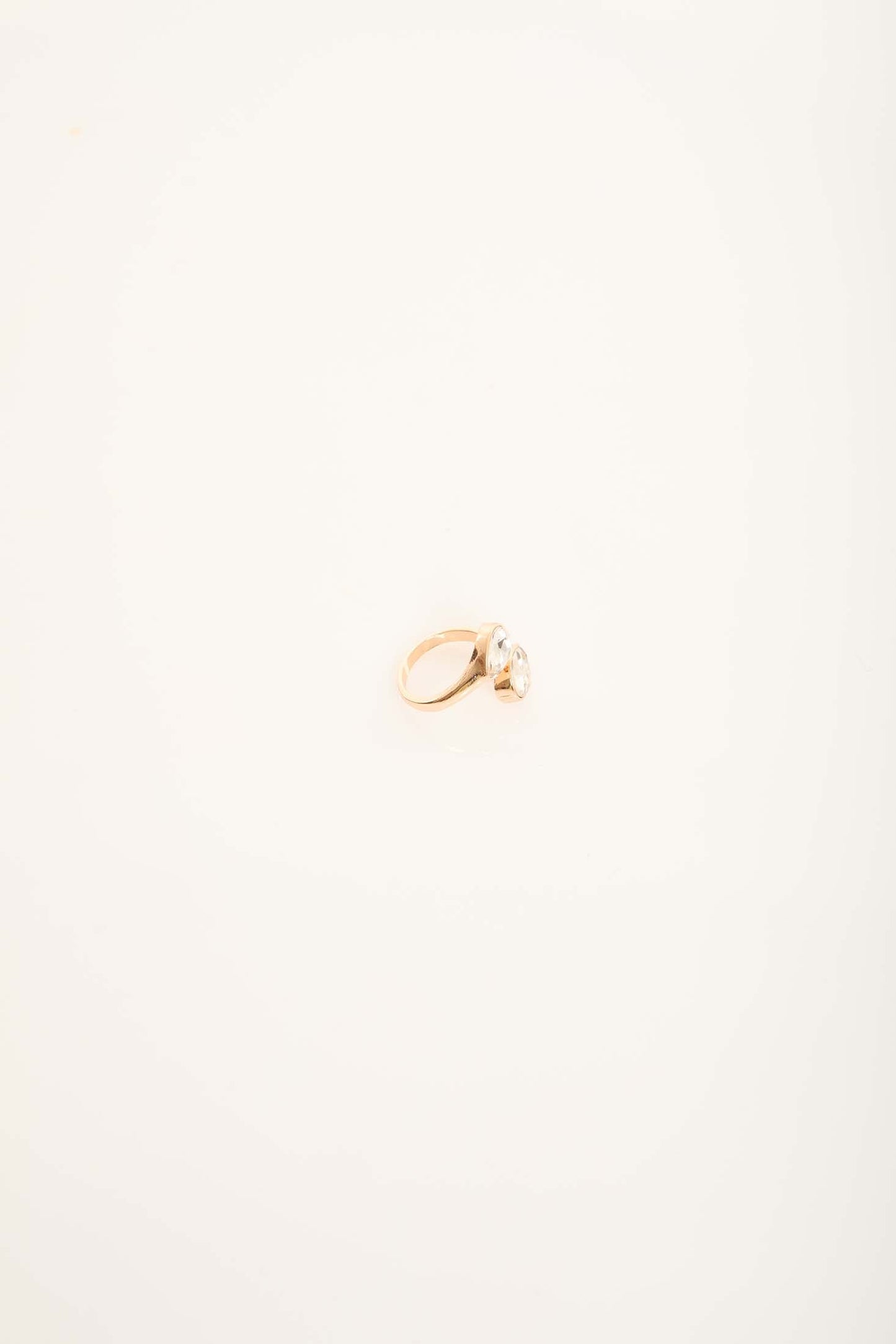 خاتم كريستال دمعة قابل للتعديل بلون ذهبي